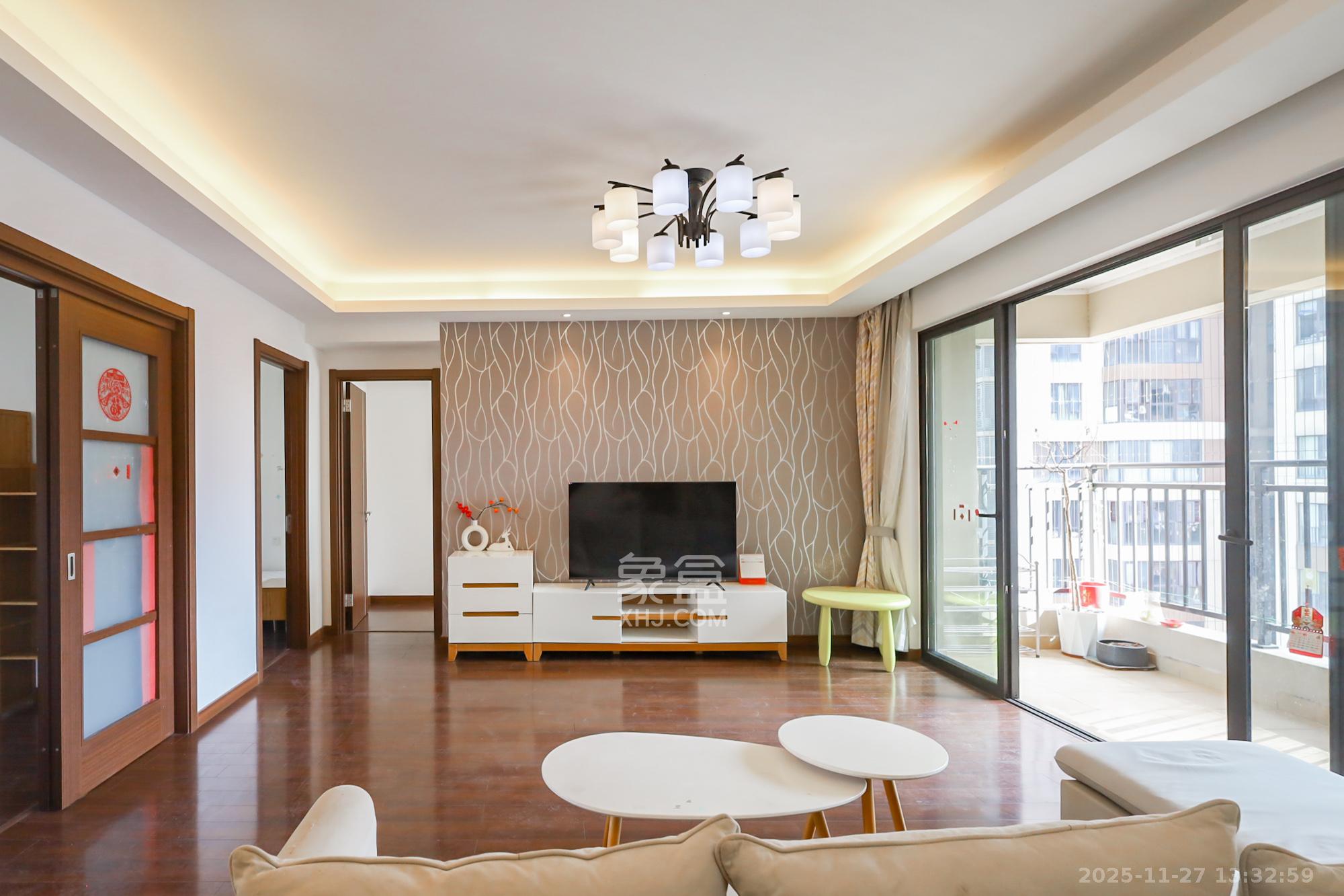 万科里金域国际 4室2厅2卫 249.0万 万科里金域国际 4室2厅2卫 249.0万客厅