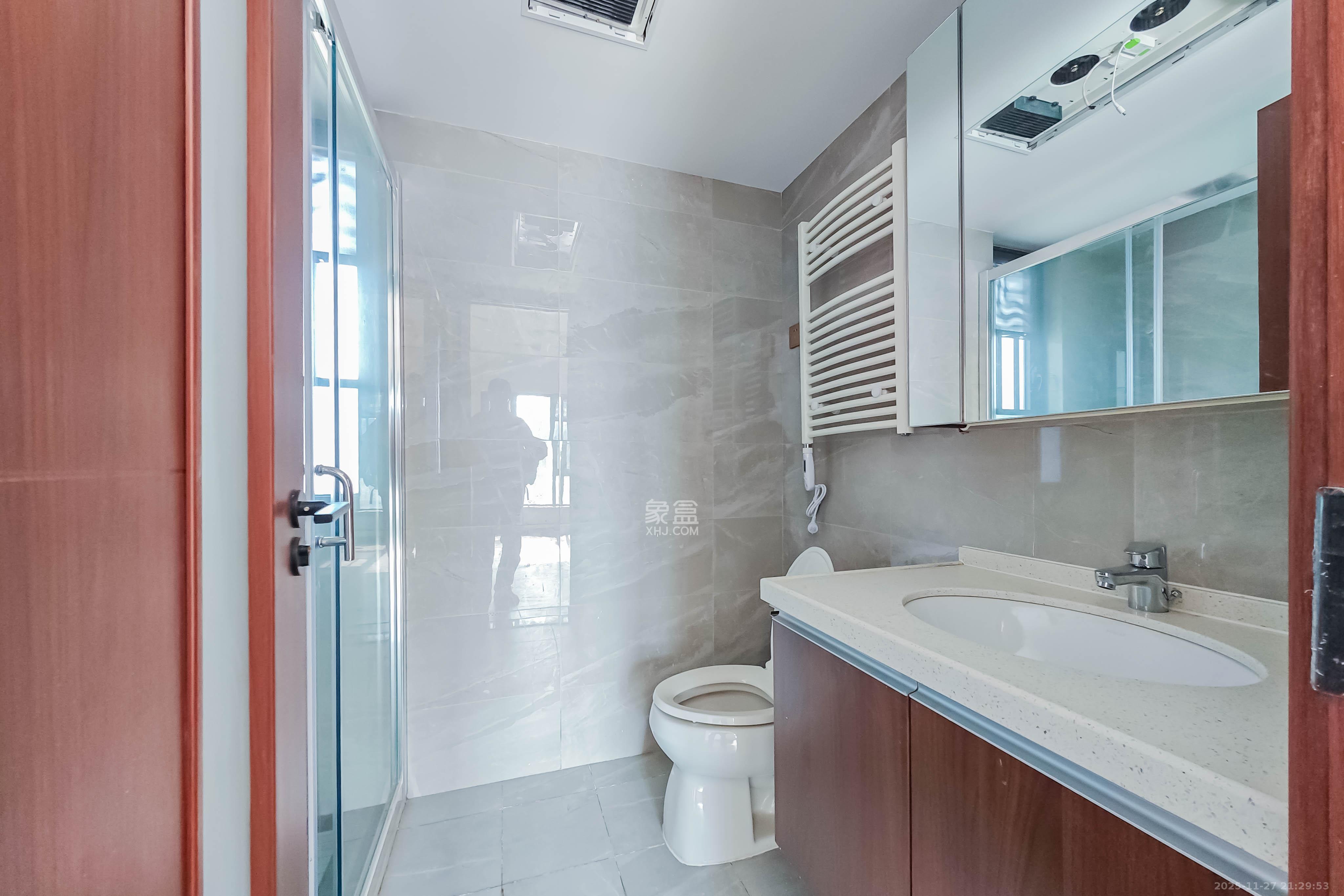 绿地长沙城际空间站（绿地新里佳苑）  4室2厅2卫    138.0万卫生间