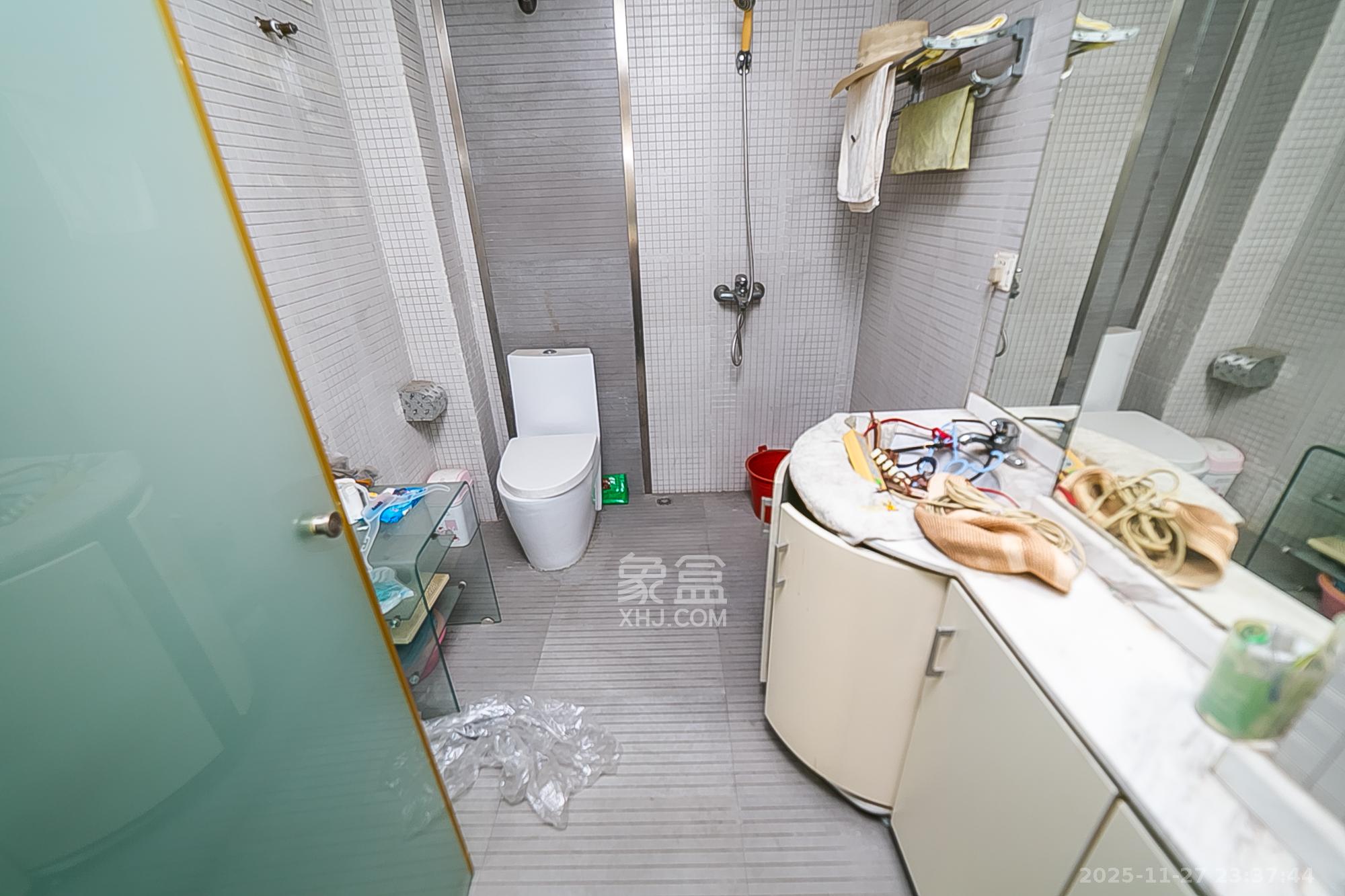 华银园  3室2厅2卫    100.0万卫生间