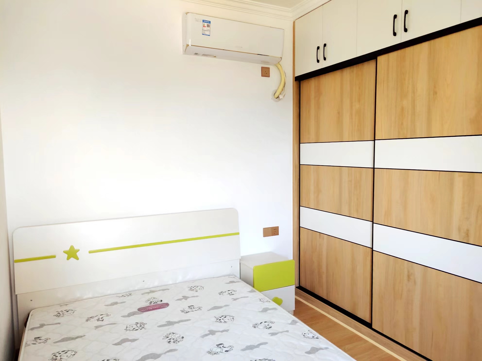 碧桂园梓山府 2室2厅1卫 1800.0元/月 碧桂园梓山府 2室2厅1卫 1800.0元/月室内图