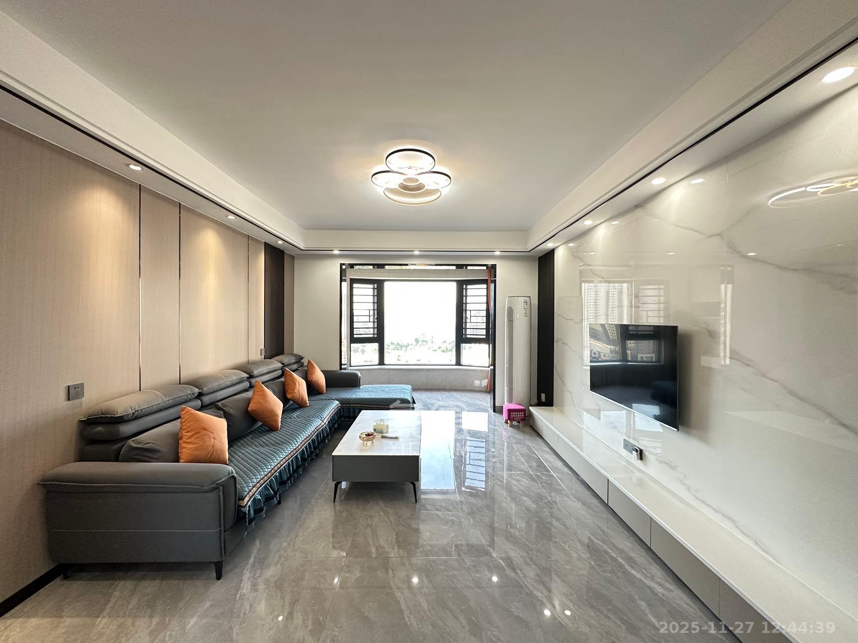 嘉雨东苑  3室2厅2卫    4380.0元/月室内图1