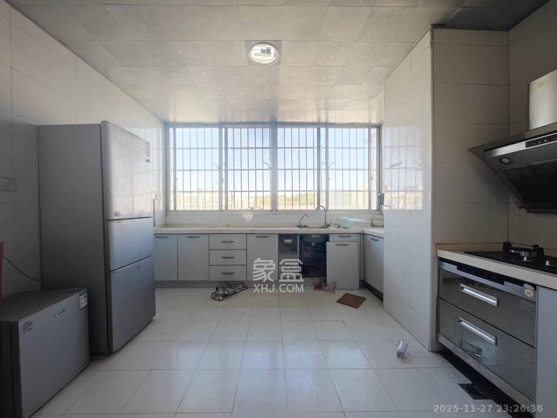 鄱阳小区 3室2厅2卫 86.0万 鄱阳小区 3室2厅2卫 86.0万厨房