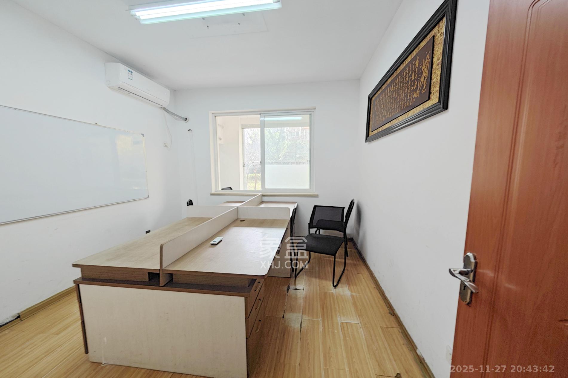 景江雅苑  4室2厅2卫    110.0万卧室