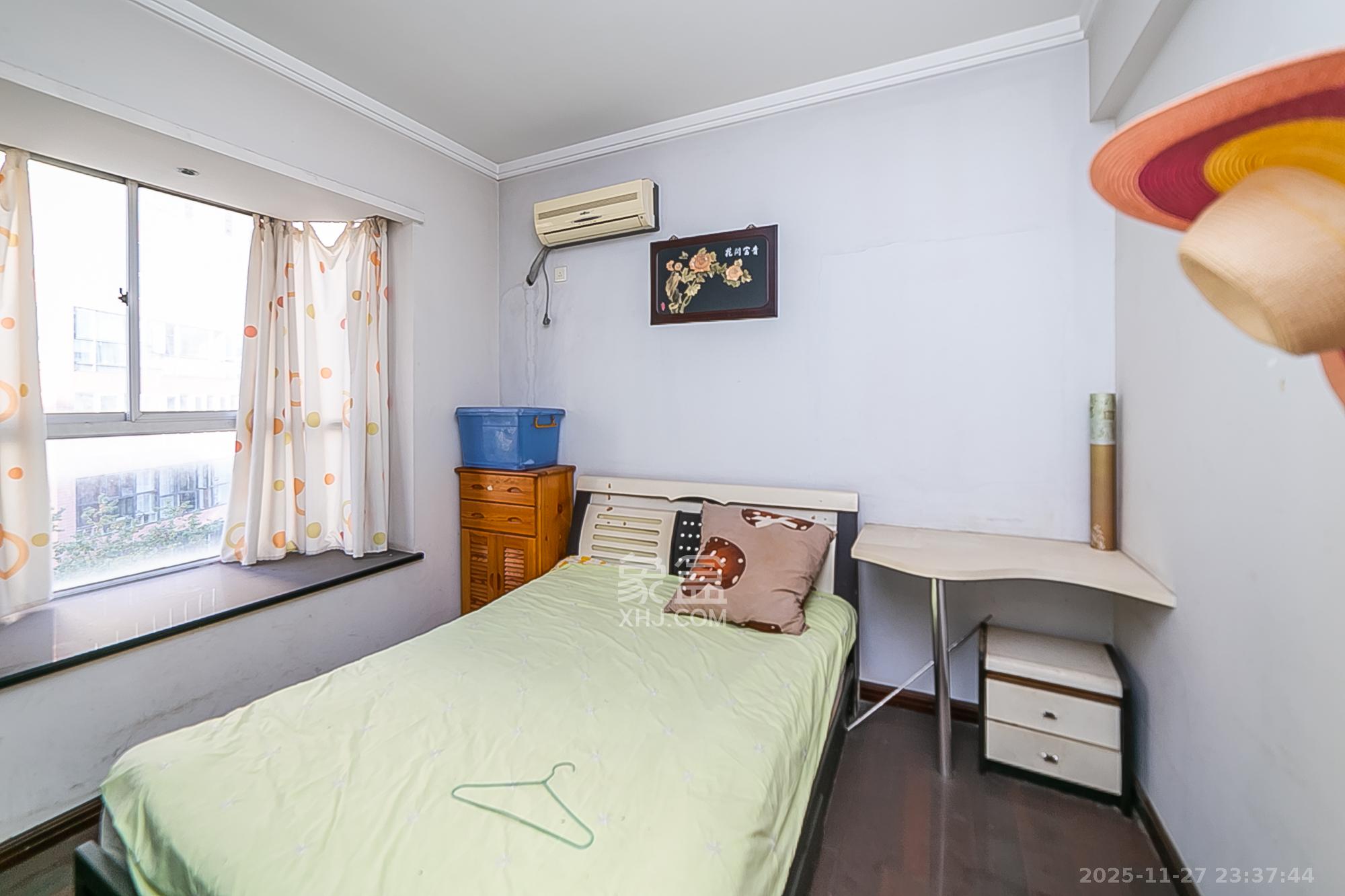 华银园  3室2厅2卫    100.0万卧室