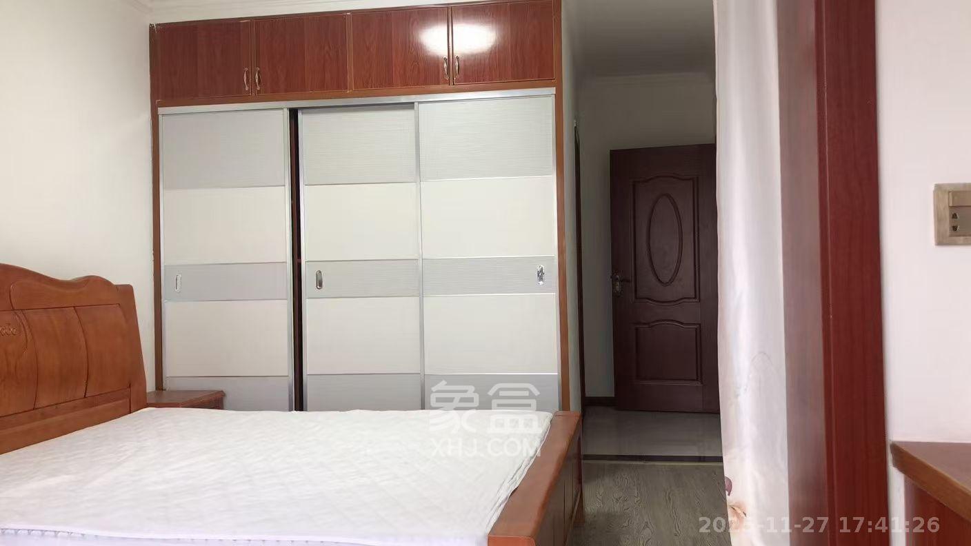 莲香园  3室2厅2卫    2100.0元/月