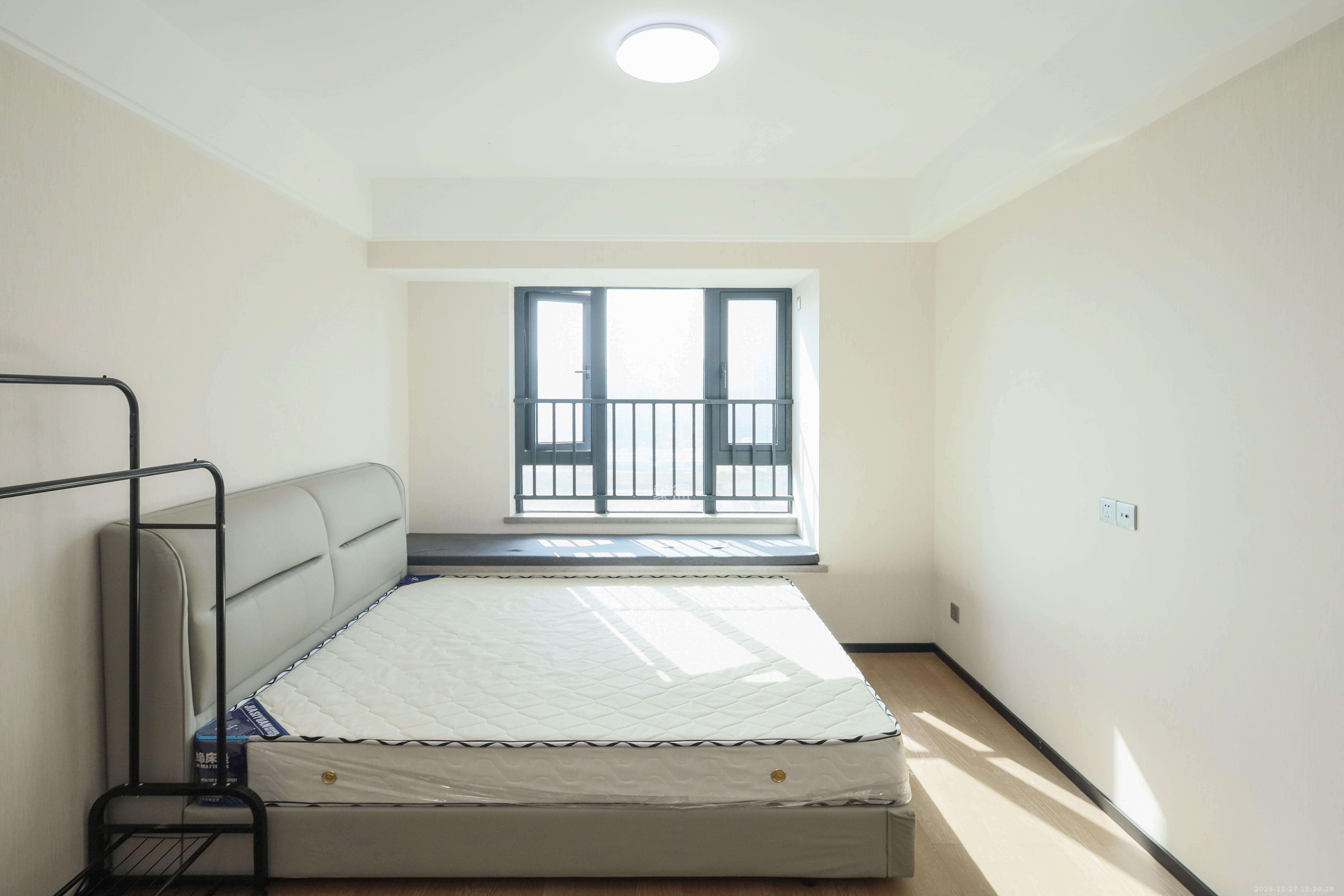 中海麓山境南区 3室2厅2卫 2600.0元/月 中海麓山境南区 3室2厅2卫 2600.0元/月室内图