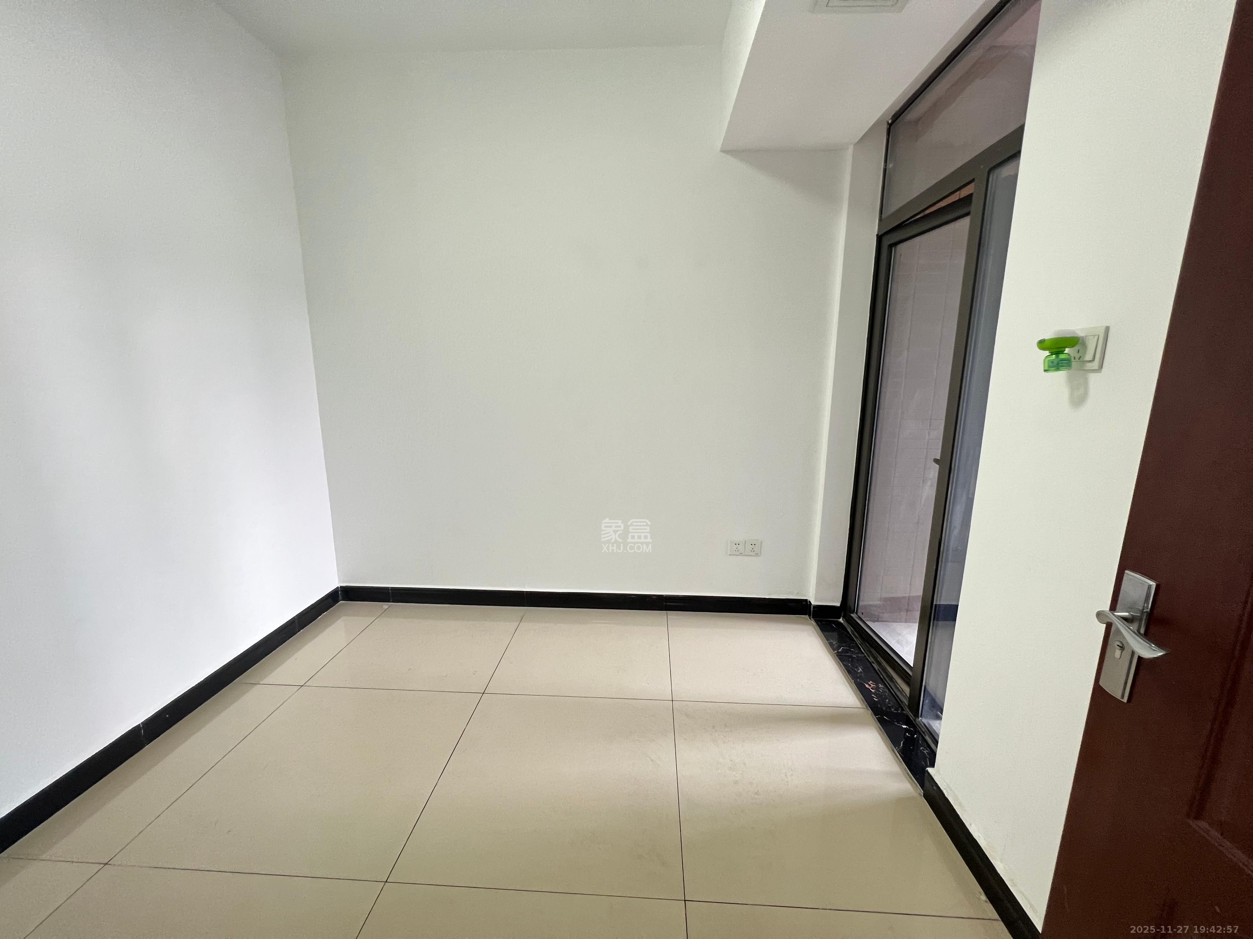 华晨国际公馆 3室2厅1卫 3200.0元/月 华晨国际公馆 3室2厅1卫 3200.0元/月室内图