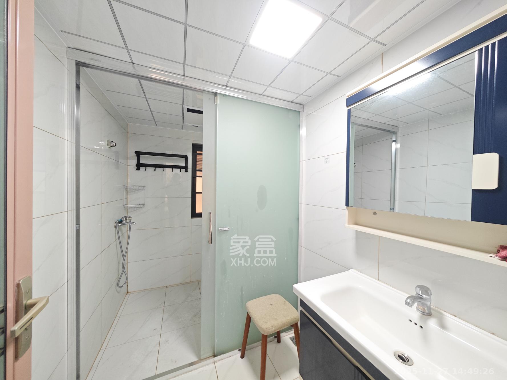 香缇雅苑(鑫远翡丽郡二期) 3室2厅1卫 125.0万 香缇雅苑(鑫远翡丽郡二期) 3室2厅1卫 125.0万卫生间