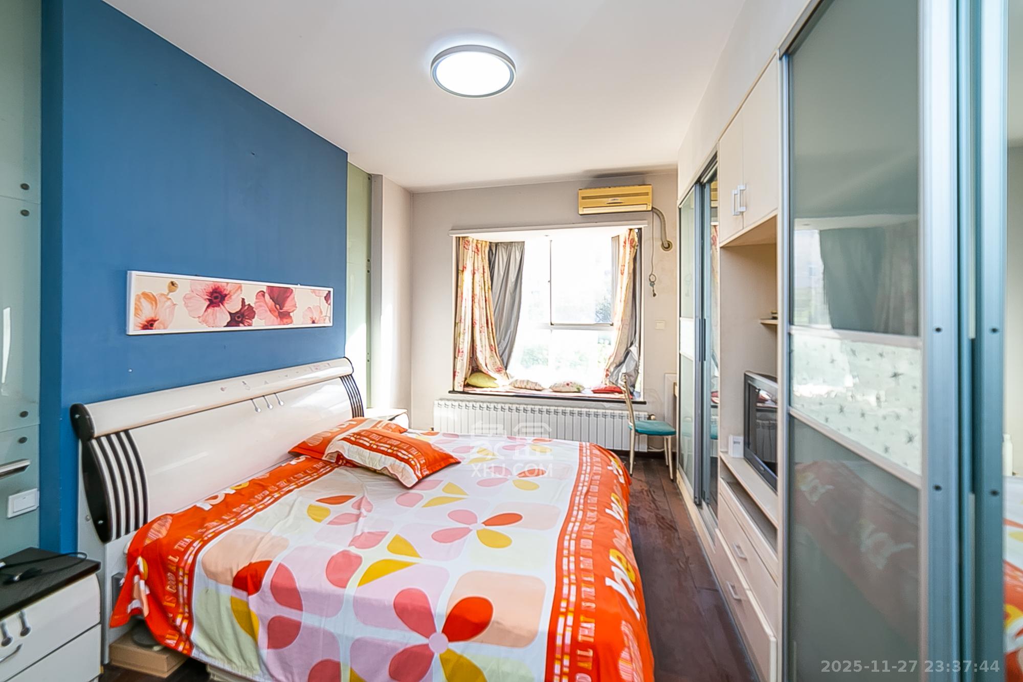 华银园  3室2厅2卫    100.0万卧室