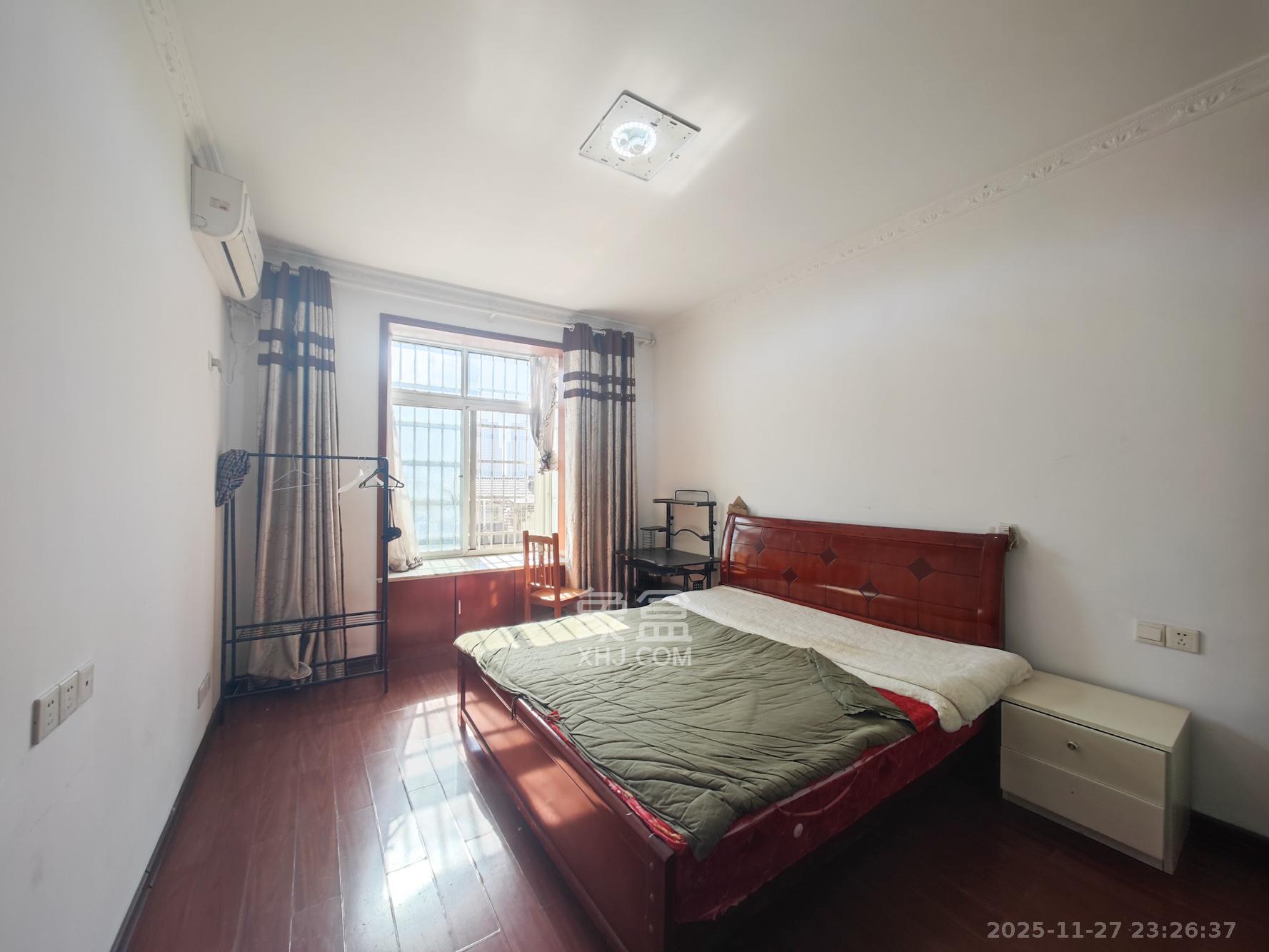 鄱阳小区 3室2厅2卫 86.0万 鄱阳小区 3室2厅2卫 86.0万卧室