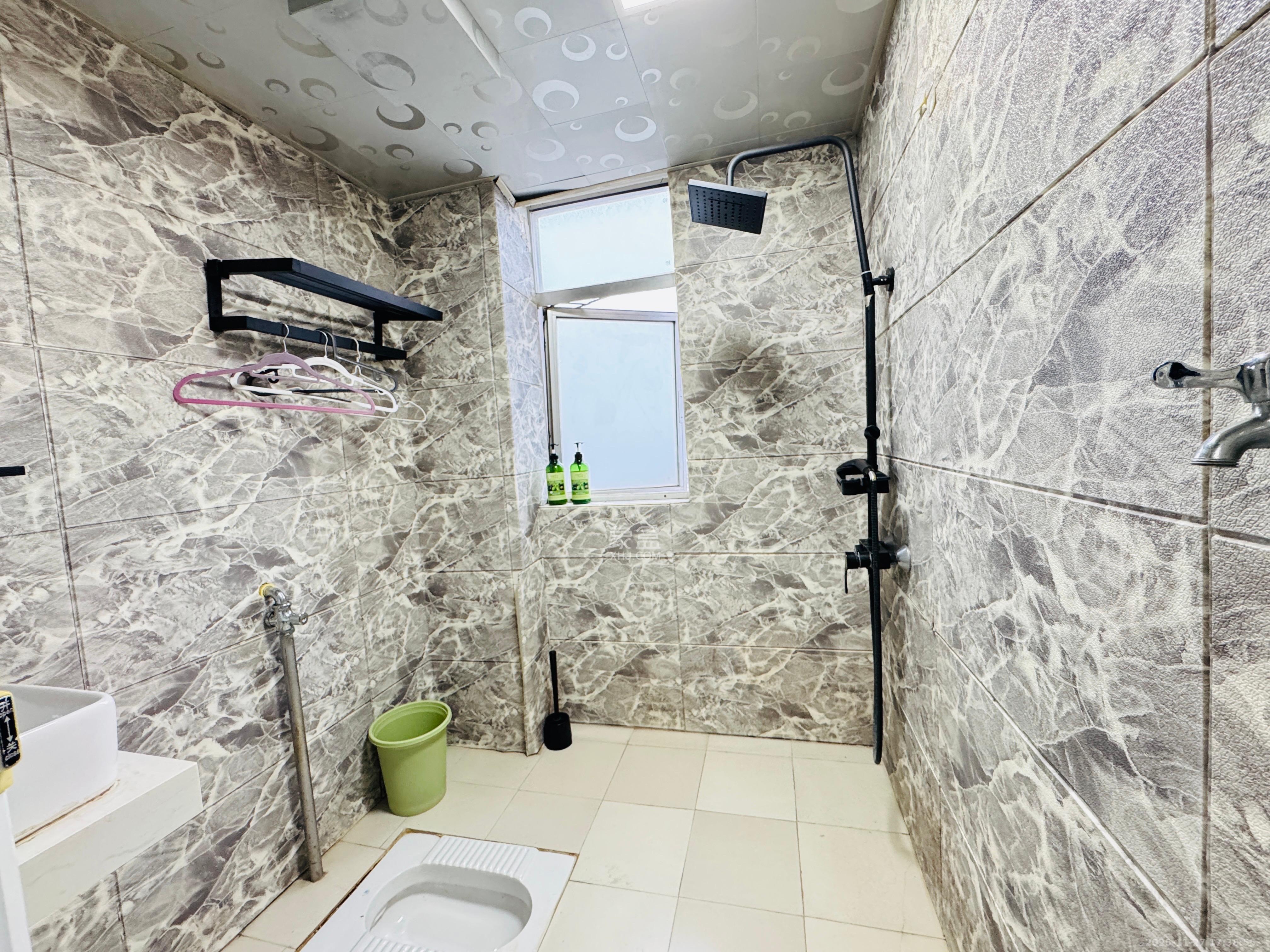 君临国际 1室1厅1卫 1500.0元/月 君临国际 1室1厅1卫 1500.0元/月室内图