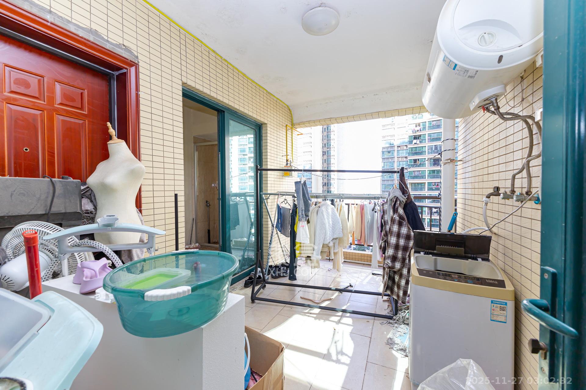 恒大名都 4室2厅4卫 140.0万 恒大名都 4室2厅4卫 140.0万阳台