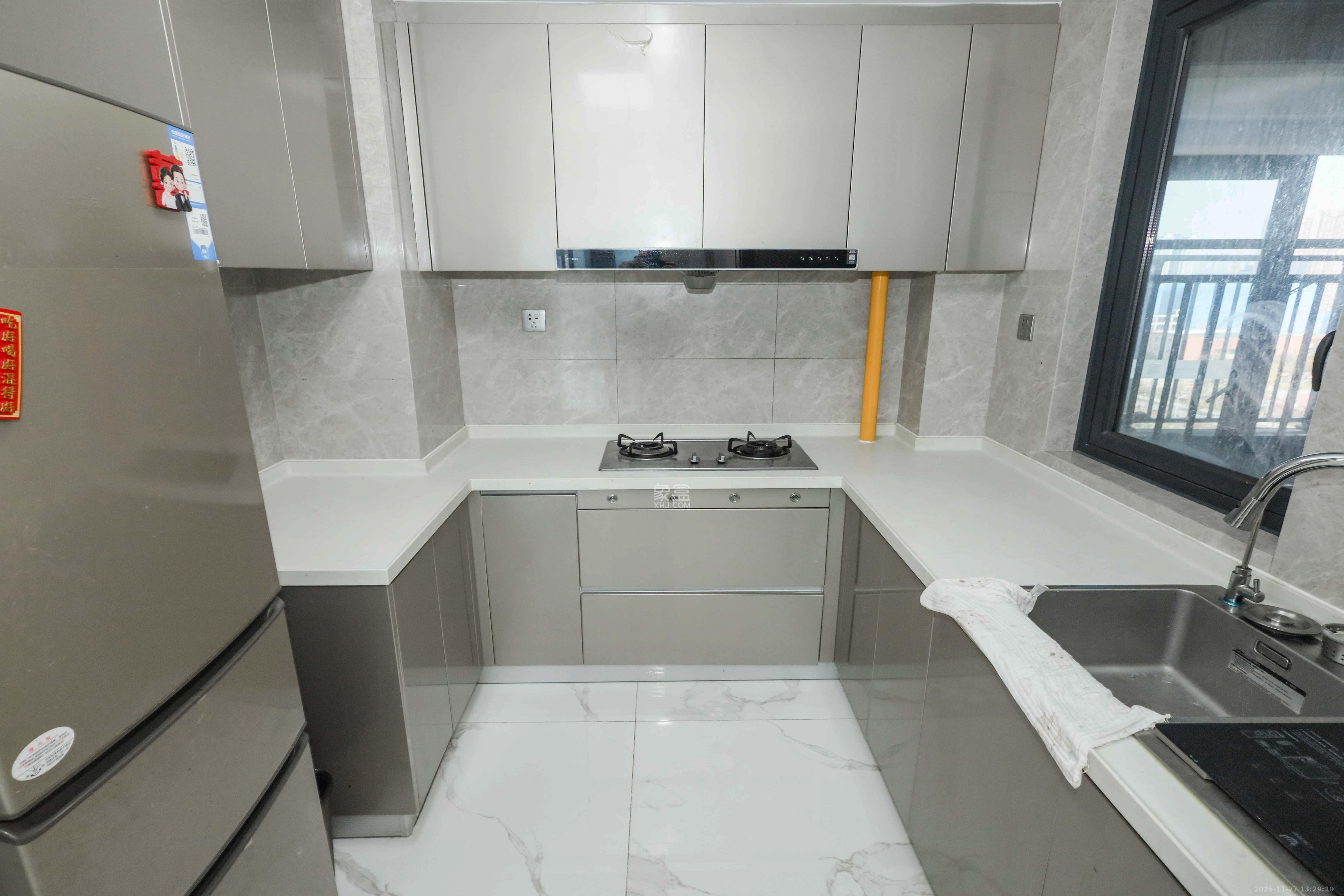 中海麓山境南区 3室2厅2卫 2600.0元/月 中海麓山境南区 3室2厅2卫 2600.0元/月室内图