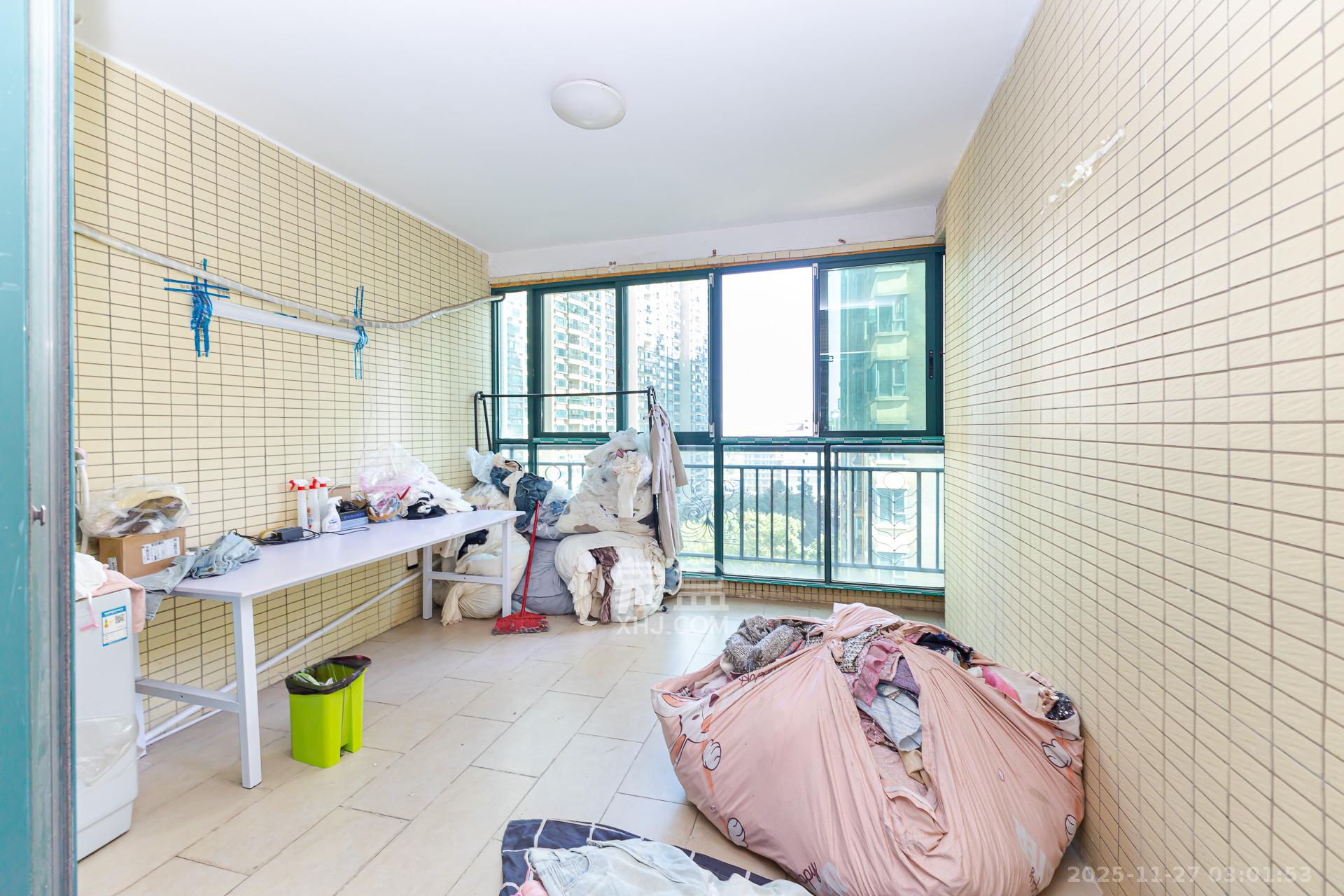 恒大名都 4室2厅4卫 140.0万 恒大名都 4室2厅4卫 140.0万卧室