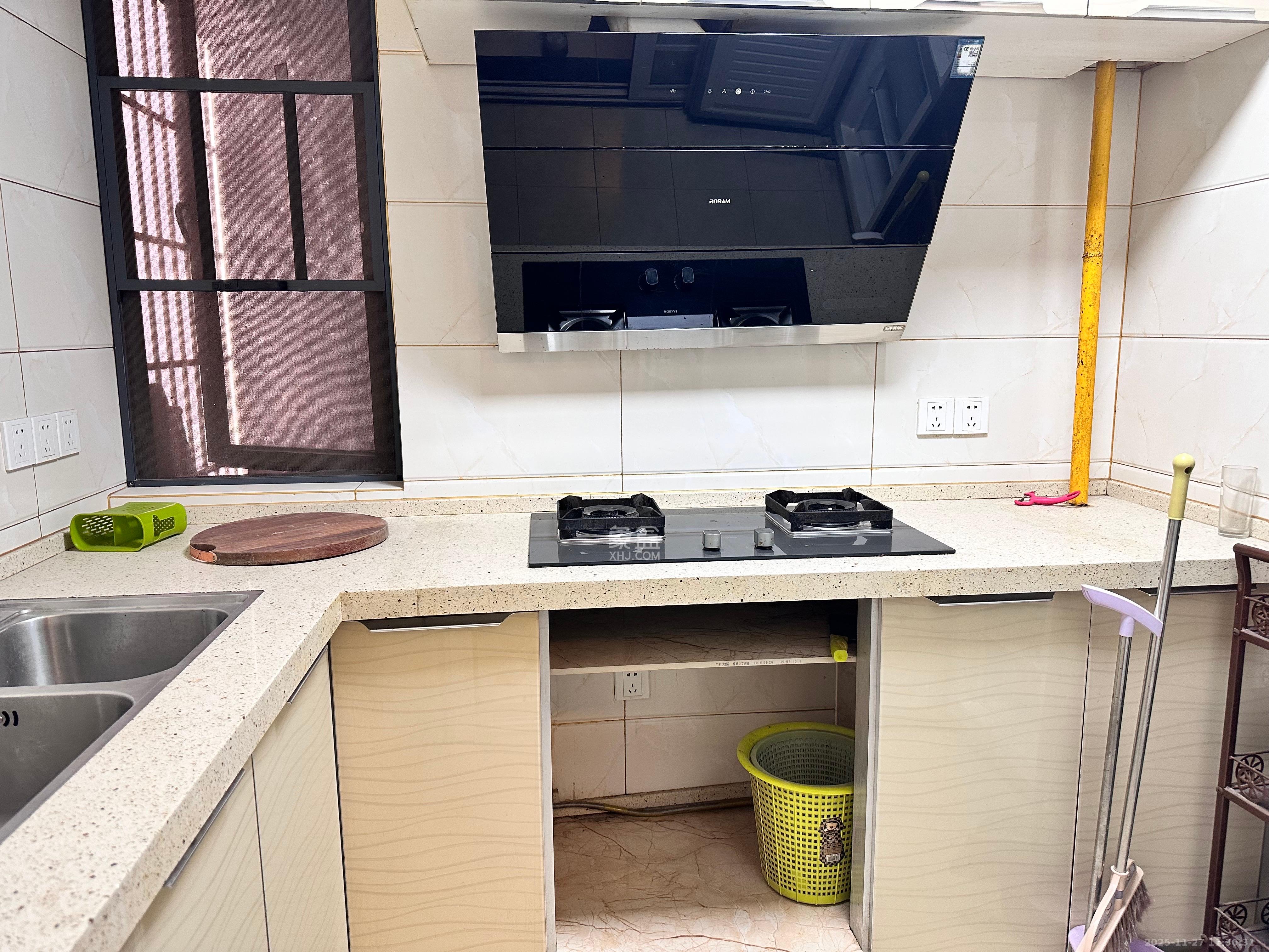 家和院  4室2厅2卫    2200.0元/月