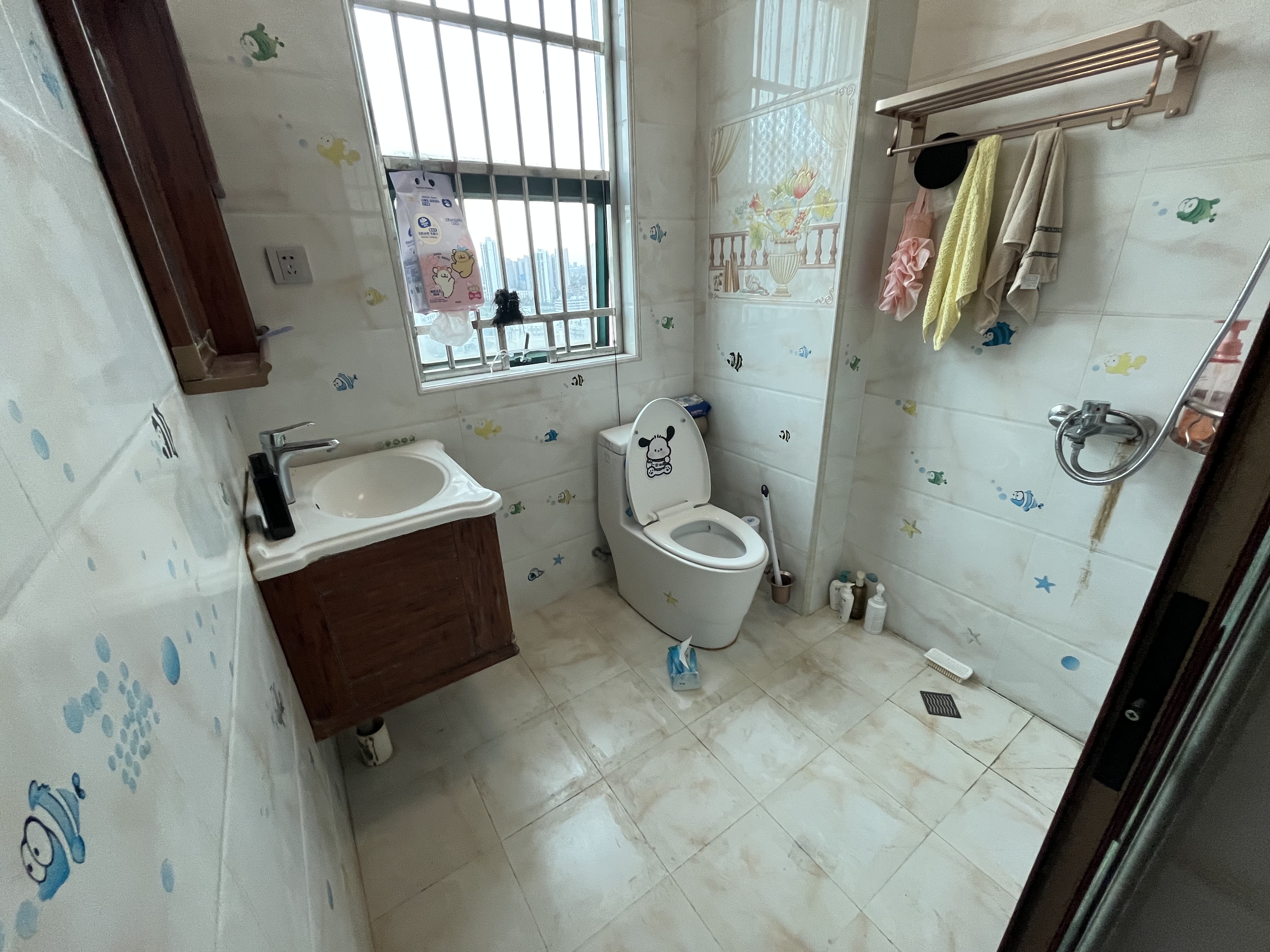 景观花园 3室2厅1卫 2500.0元/月 景观花园 3室2厅1卫 2500.0元/月室内图