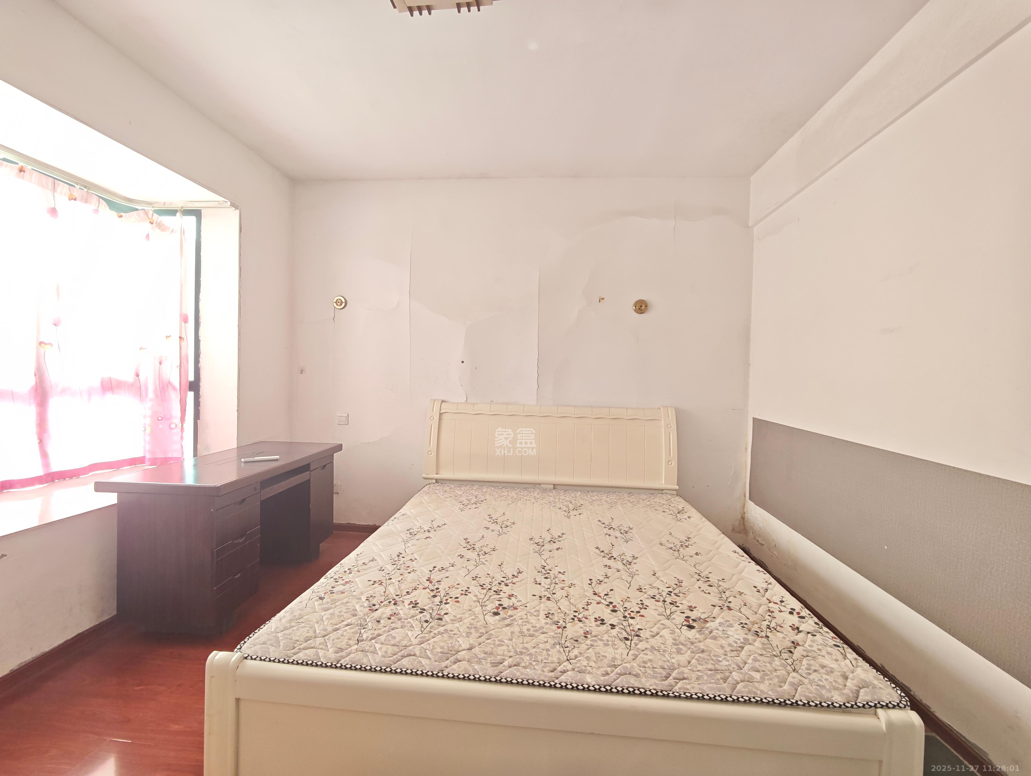 地华梅溪湖畔 3室2厅2卫 2200.0元/月 地华梅溪湖畔 3室2厅2卫 2200.0元/月室内图