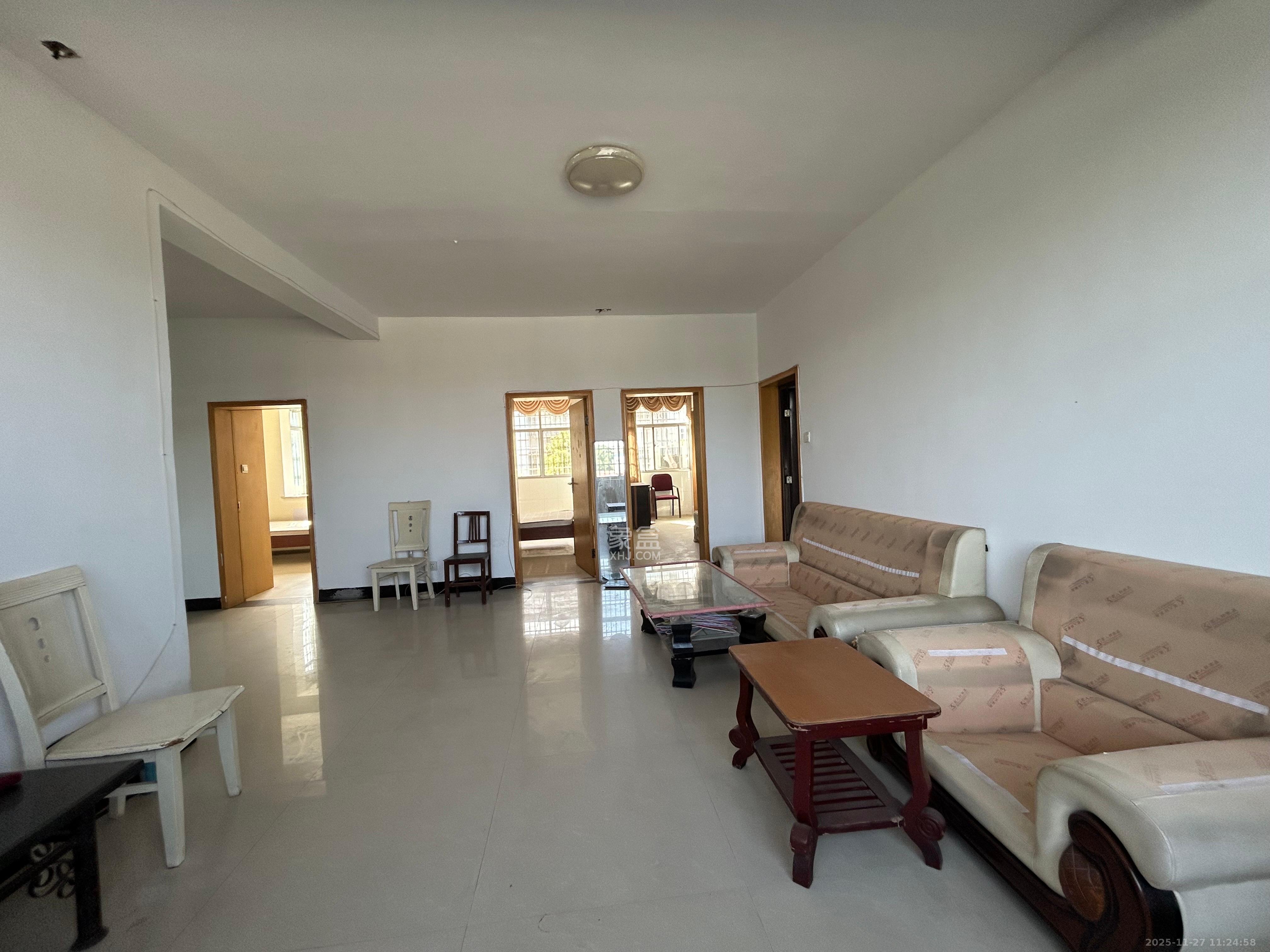 泉水塘小区 3室2厅1卫 1700.0元/月 泉水塘小区 3室2厅1卫 1700.0元/月室内图