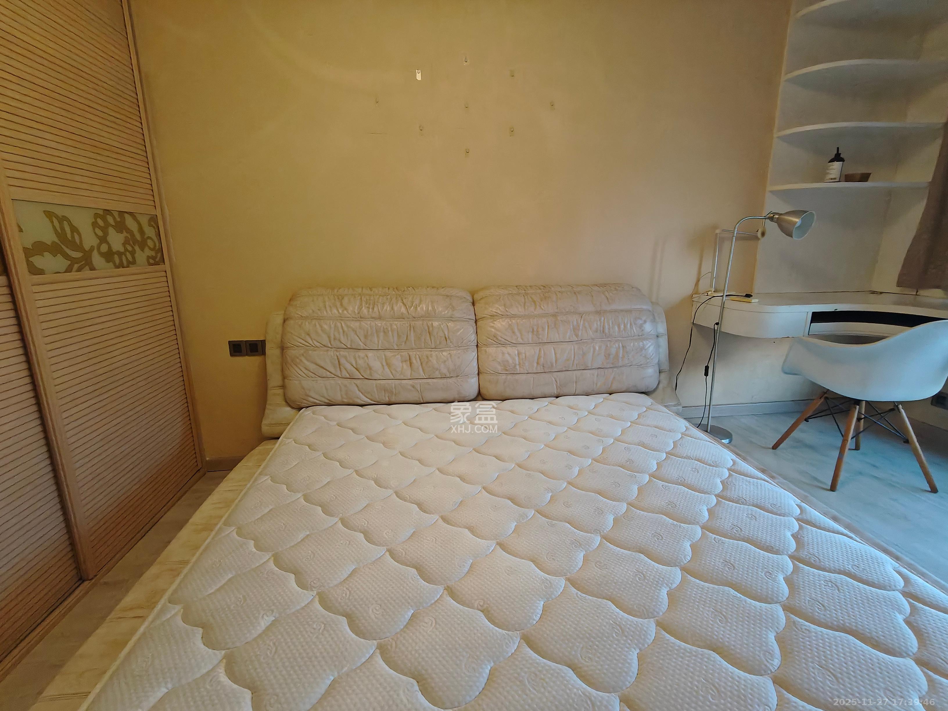 三一街区  2室2厅1卫    1800.0元/月室内图