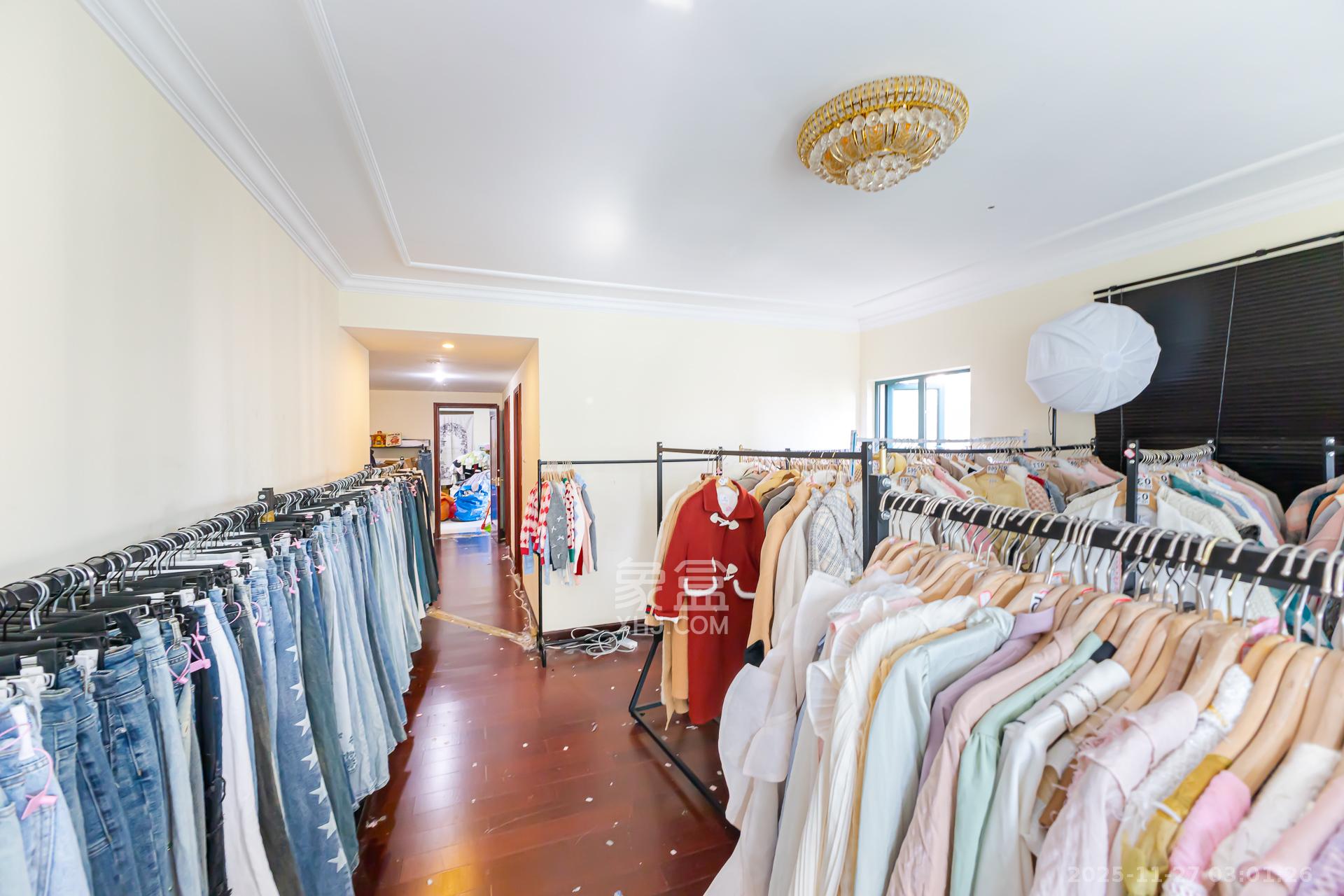 恒大名都 4室2厅4卫 140.0万 恒大名都 4室2厅4卫 140.0万卧室