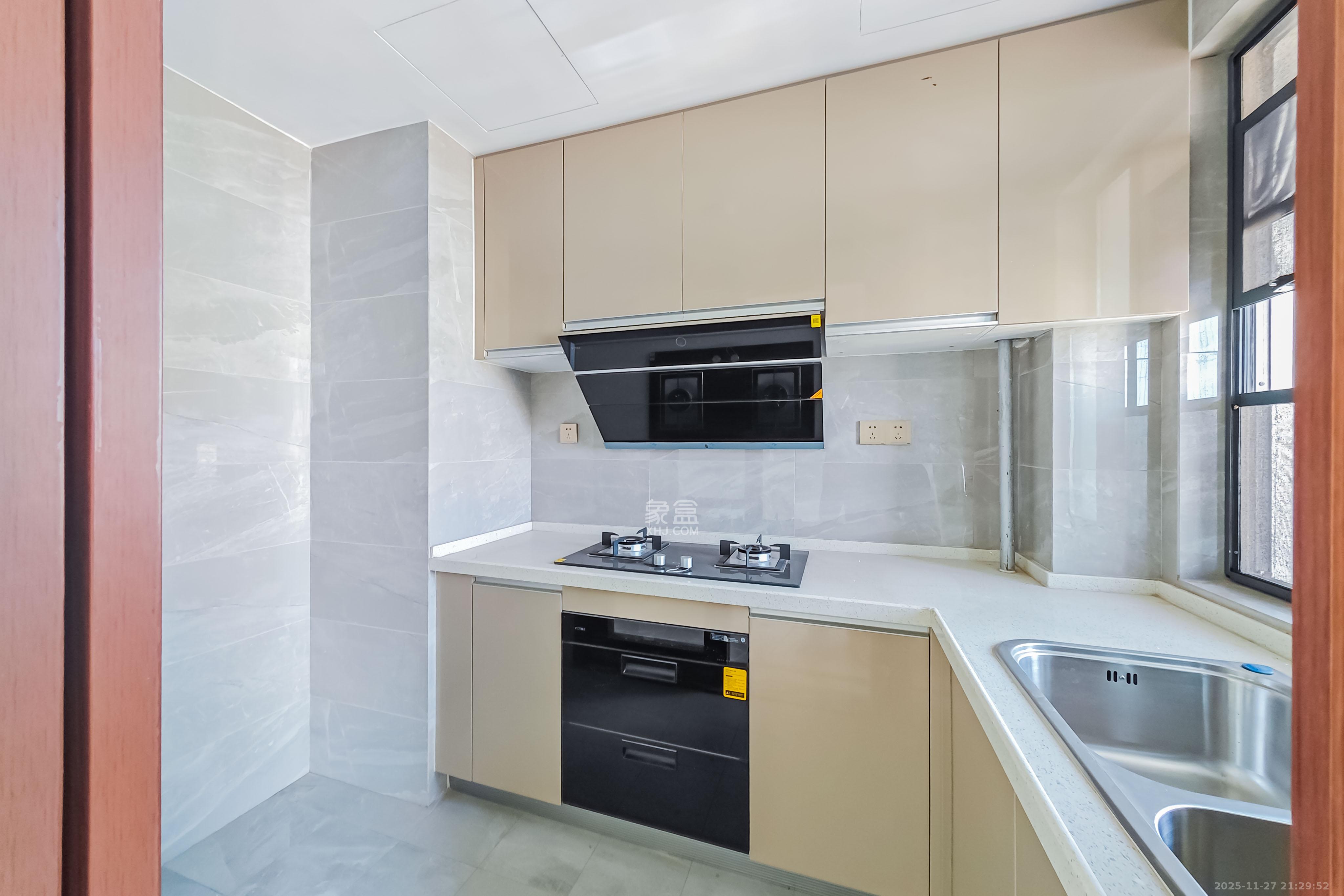 绿地长沙城际空间站（绿地新里佳苑）  4室2厅2卫    138.0万其他