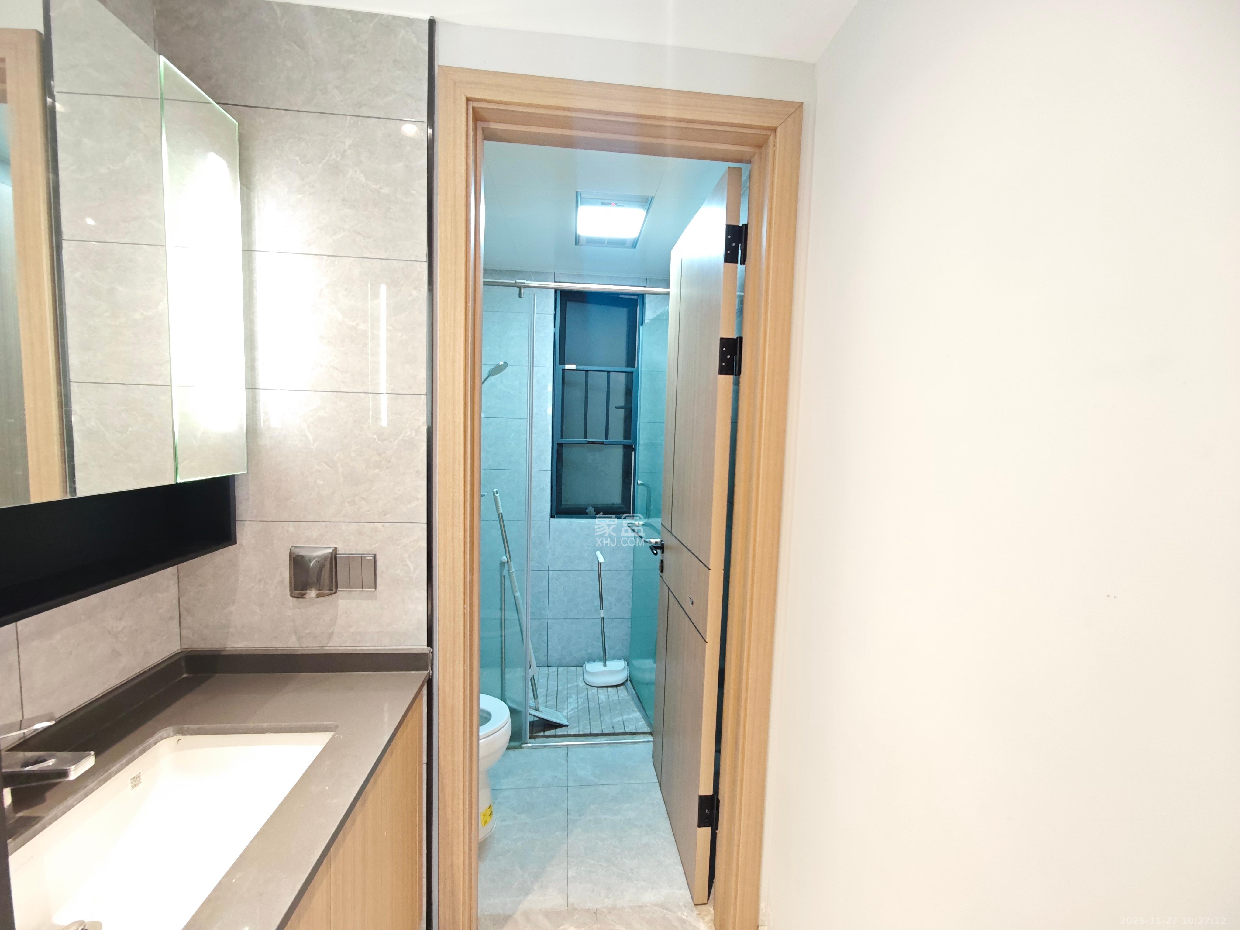 爱家当代境  3室2厅2卫    3200.0元/月室内图