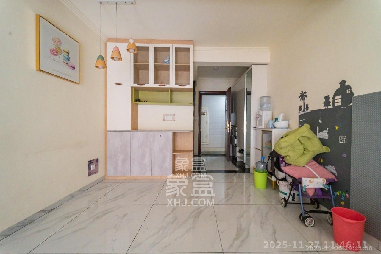 碧桂园中央花园  3室2厅2卫    2700.0元/月室内图