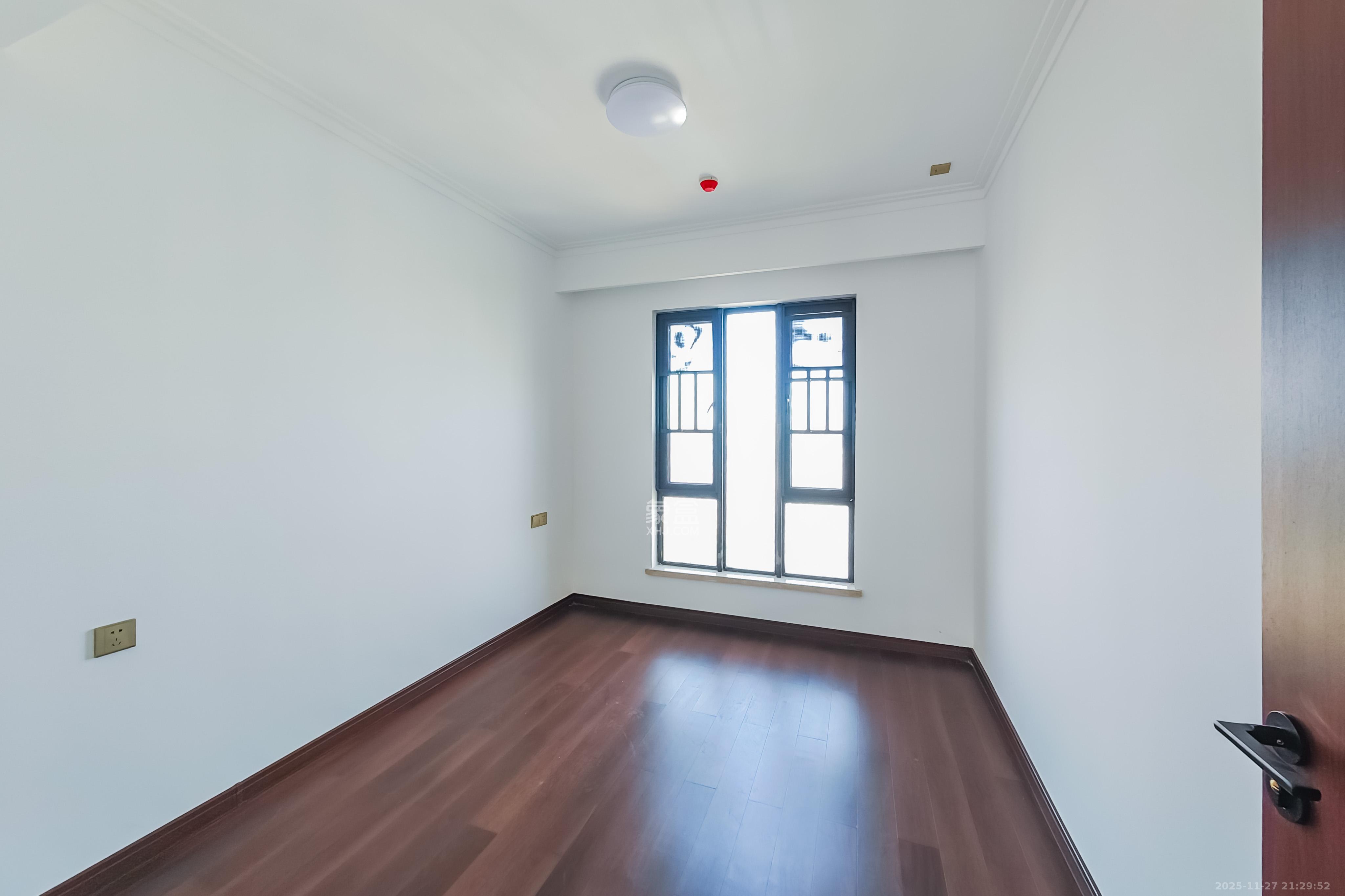 绿地长沙城际空间站（绿地新里佳苑）  4室2厅2卫    138.0万卧室