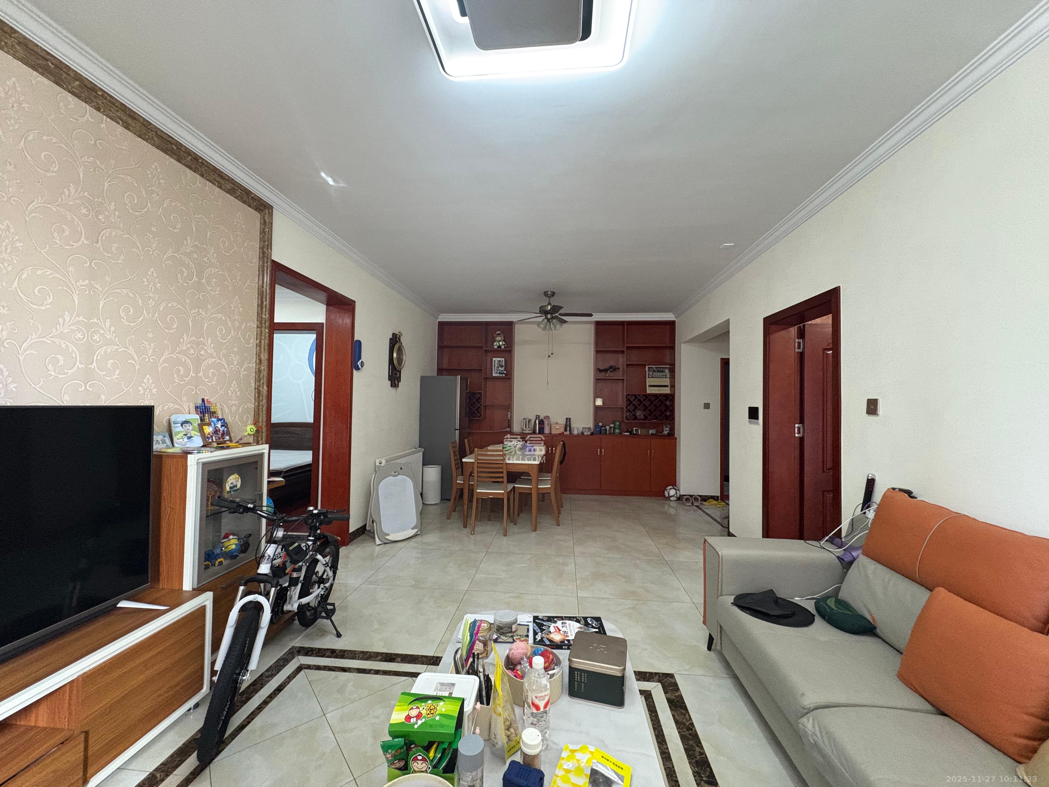 八方小区C区  3室2厅2卫    4200.0元/月室内图