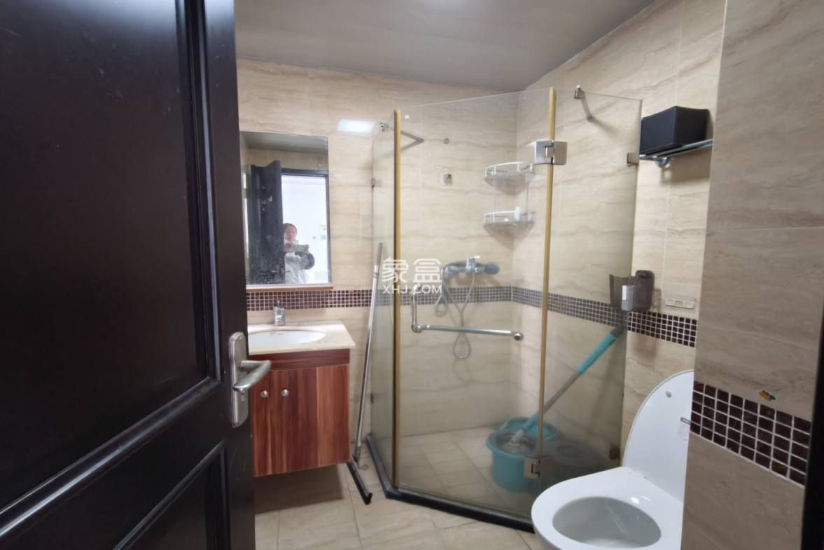 椰岛广场 2室2厅1卫 2700.0元/月 椰岛广场 2室2厅1卫 2700.0元/月室内图