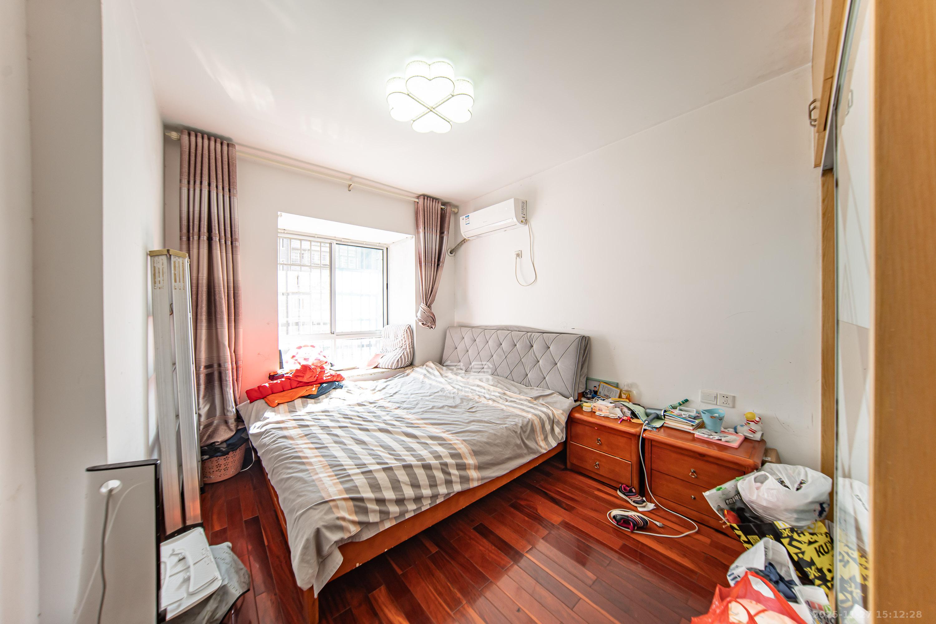 含浦家苑 3室2厅2卫 80.0万 含浦家苑 3室2厅2卫 80.0万卧室