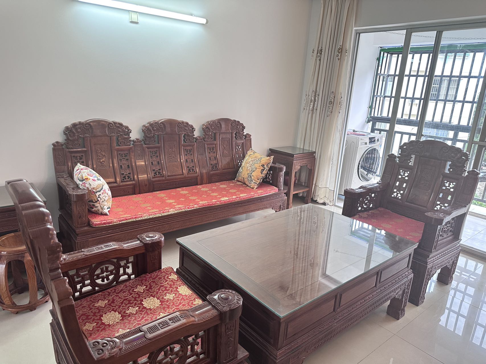 中豪花园  3室2厅2卫    2000.0元/月