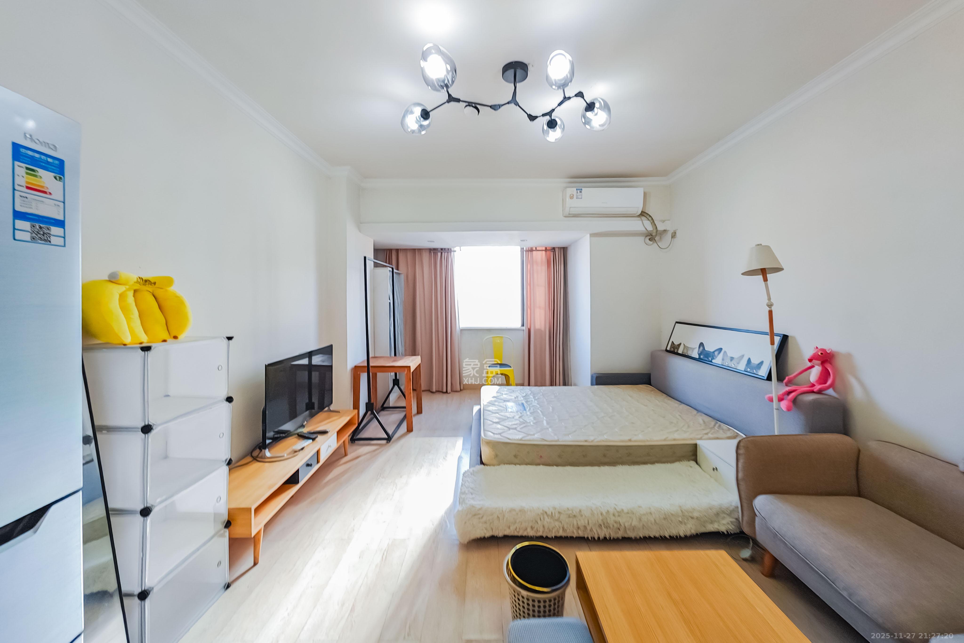 五江天街北区 1室1厅1卫 24.0万 五江天街北区 1室1厅1卫 24.0万客厅