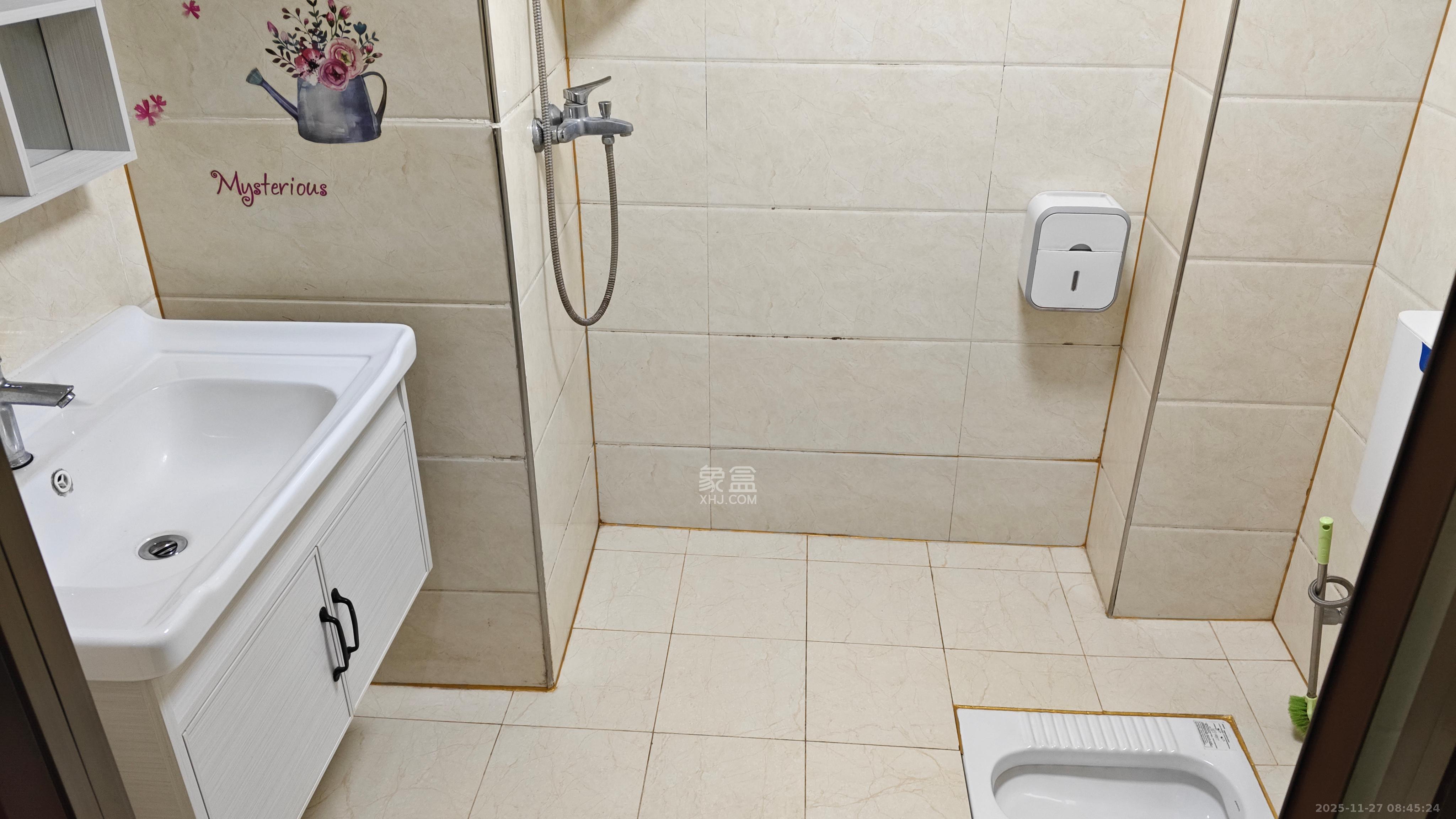 圭塘三小区 1室1厅1卫 1700.0元/月 圭塘三小区 1室1厅1卫 1700.0元/月室内图