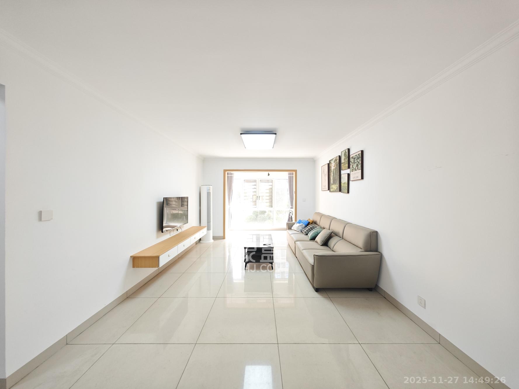 香缇雅苑(鑫远翡丽郡二期) 3室2厅1卫 125.0万 香缇雅苑(鑫远翡丽郡二期) 3室2厅1卫 125.0万客厅