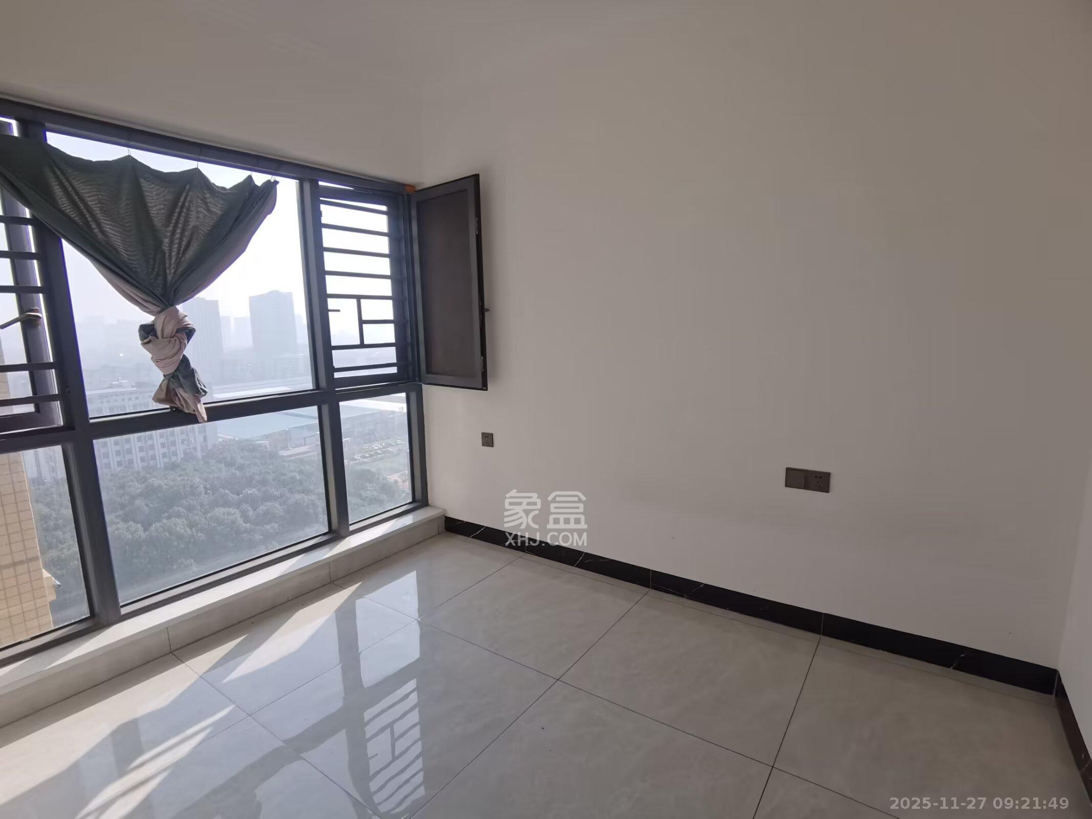 湖湘奥林匹克花园 3室2厅1卫 2300.0元/月 湖湘奥林匹克花园 3室2厅1卫 2300.0元/月室内图