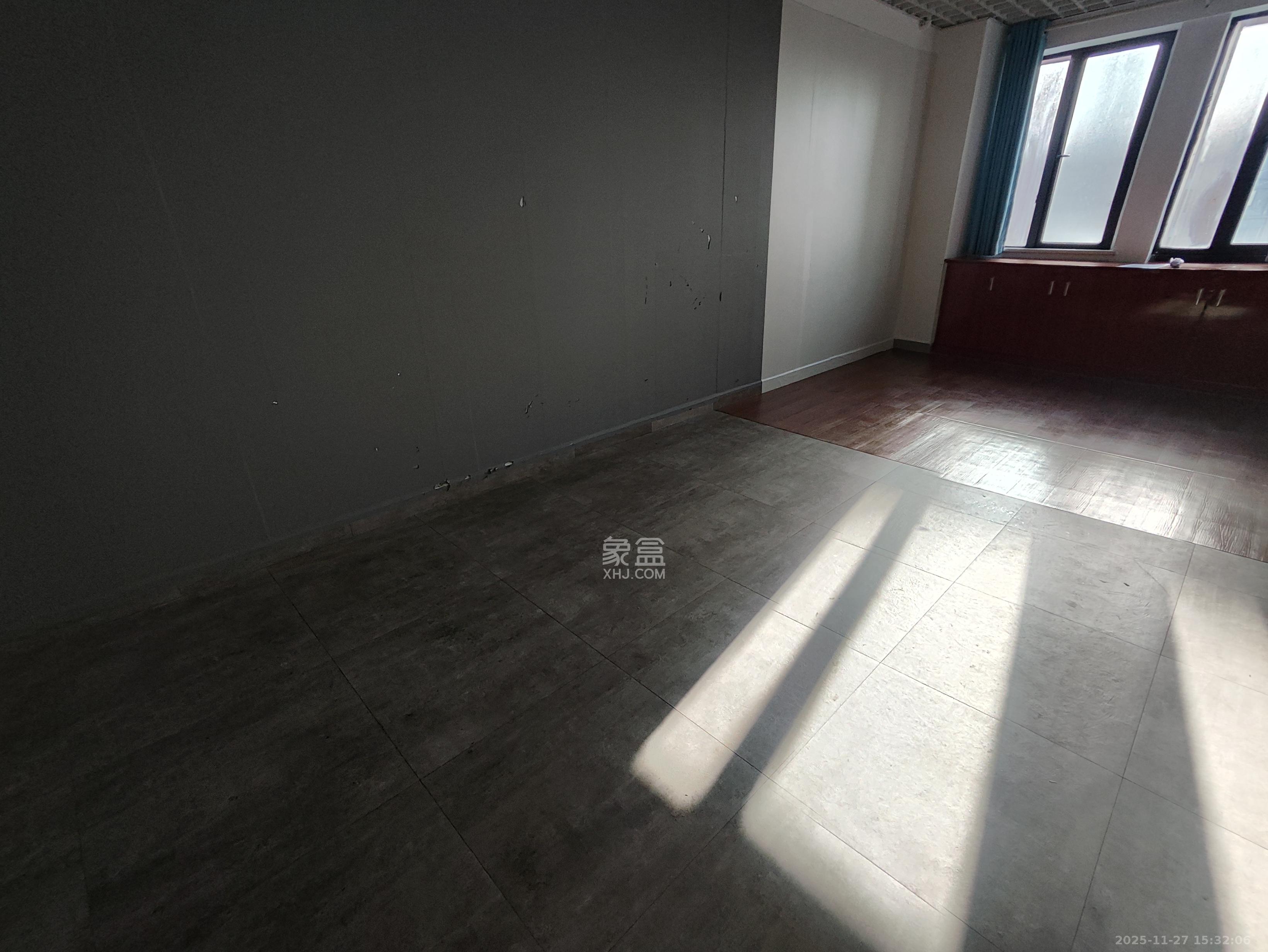 长房天翼未来城  1室1厅1卫    1500.0元/月室内图