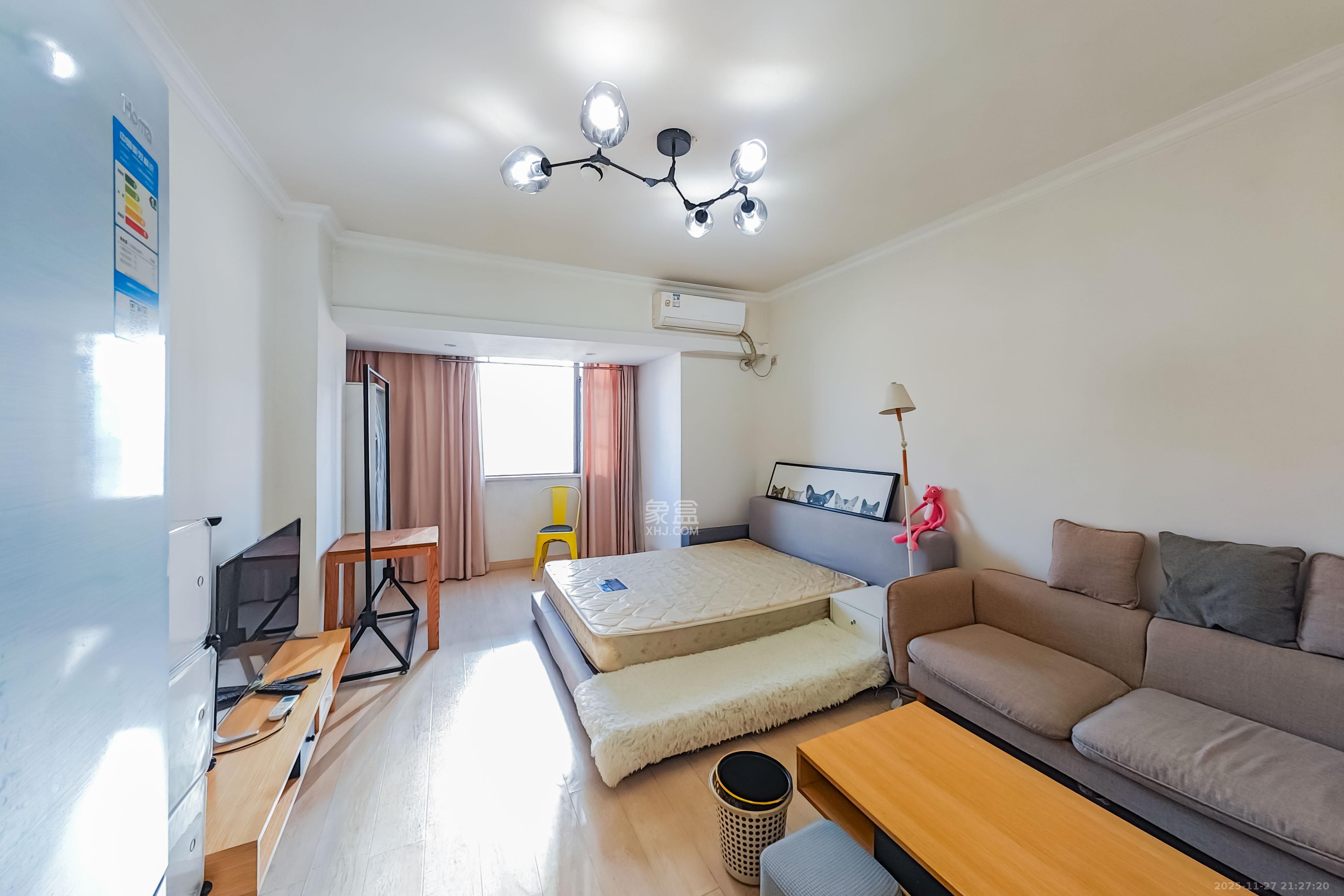 五江天街北区 1室1厅1卫 24.0万 五江天街北区 1室1厅1卫 24.0万客厅