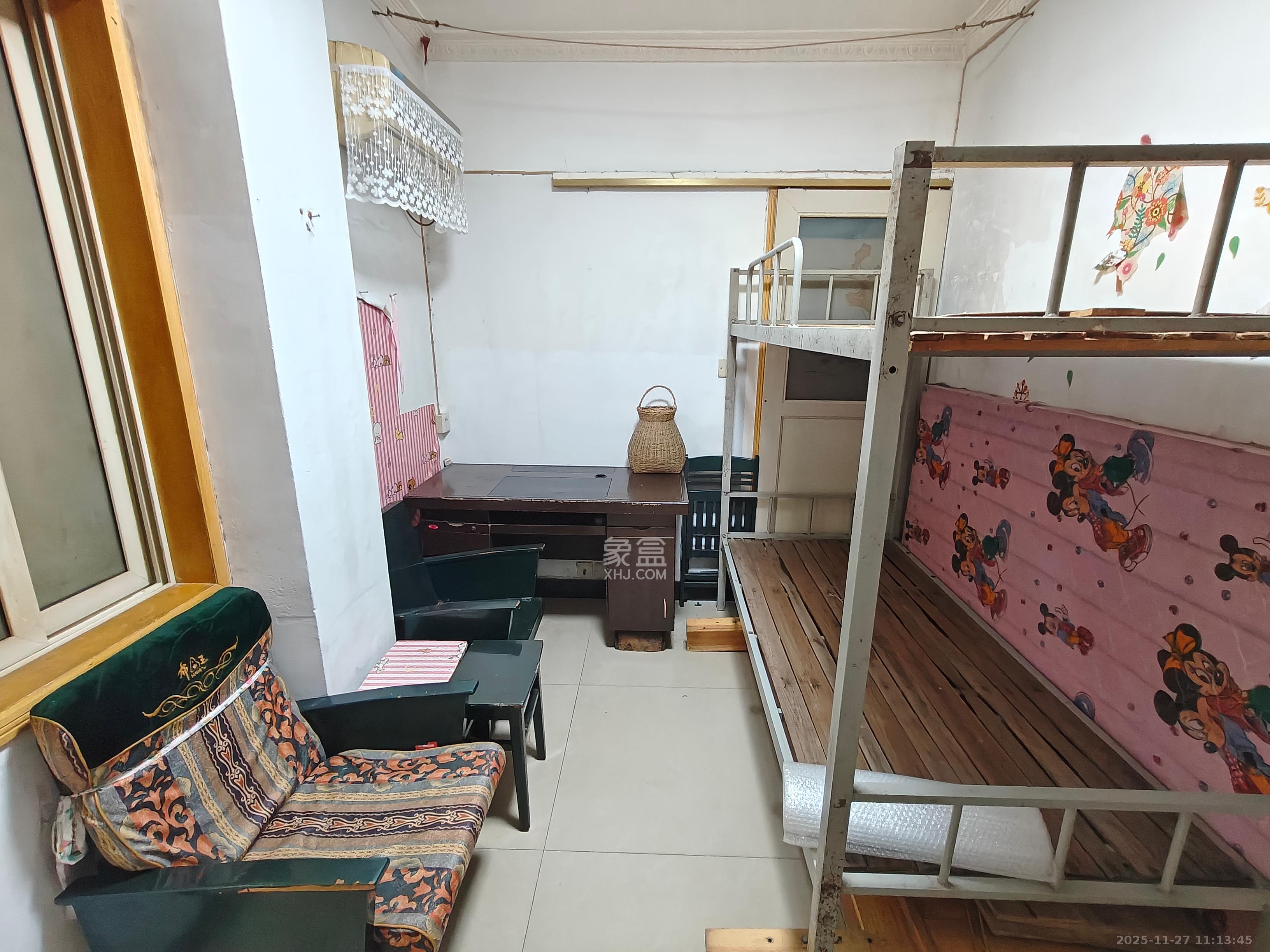 家龙湾小区（人民西路155号）  2室1厅1卫    2000.0元/月