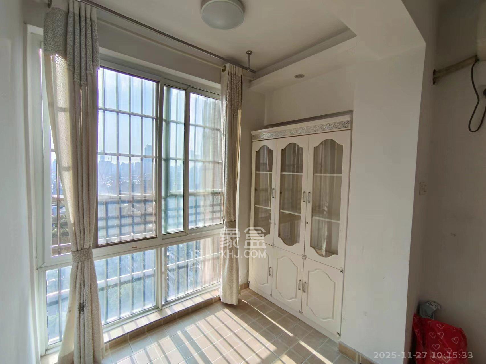 华城广场 2室1厅1卫 2300.0元/月 华城广场 2室1厅1卫 2300.0元/月室内图