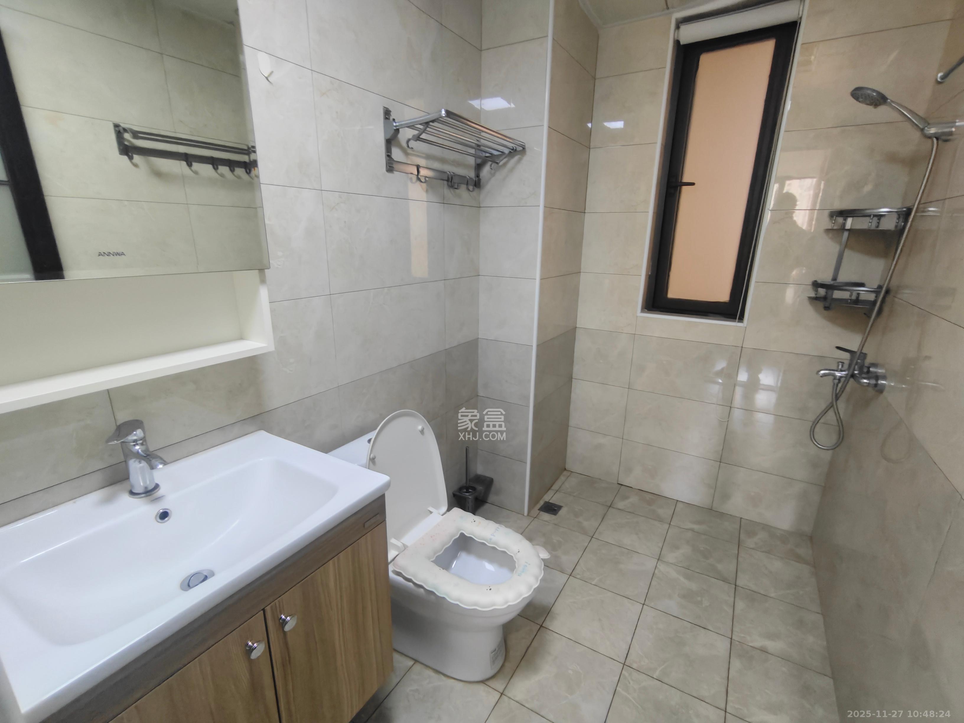 卓越浅水湾  3室2厅1卫    2300.0元/月室内图