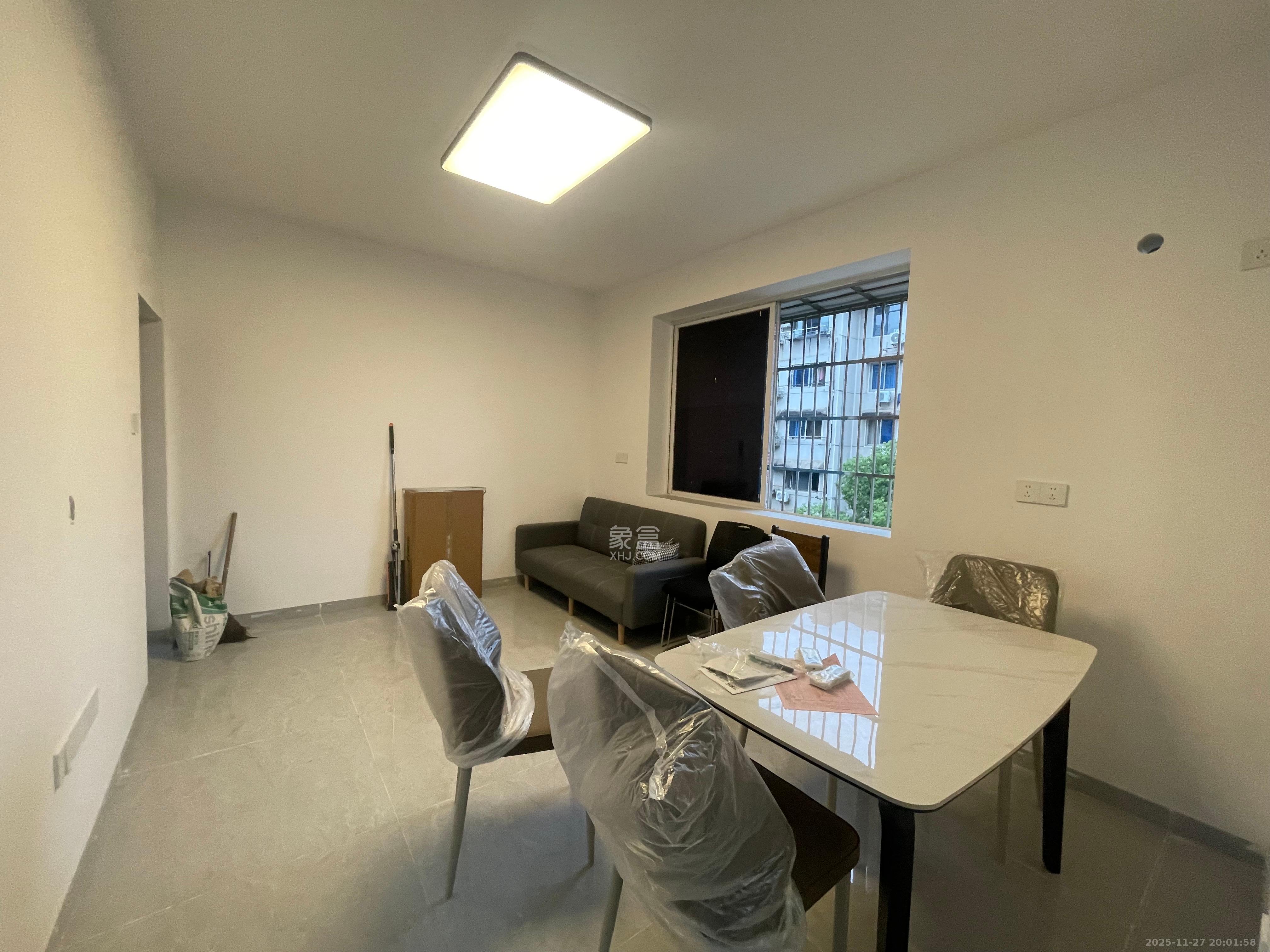 十五中单位宿舍 1室0厅0卫 2000.0元/月 十五中单位宿舍 1室0厅0卫 2000.0元/月室内图