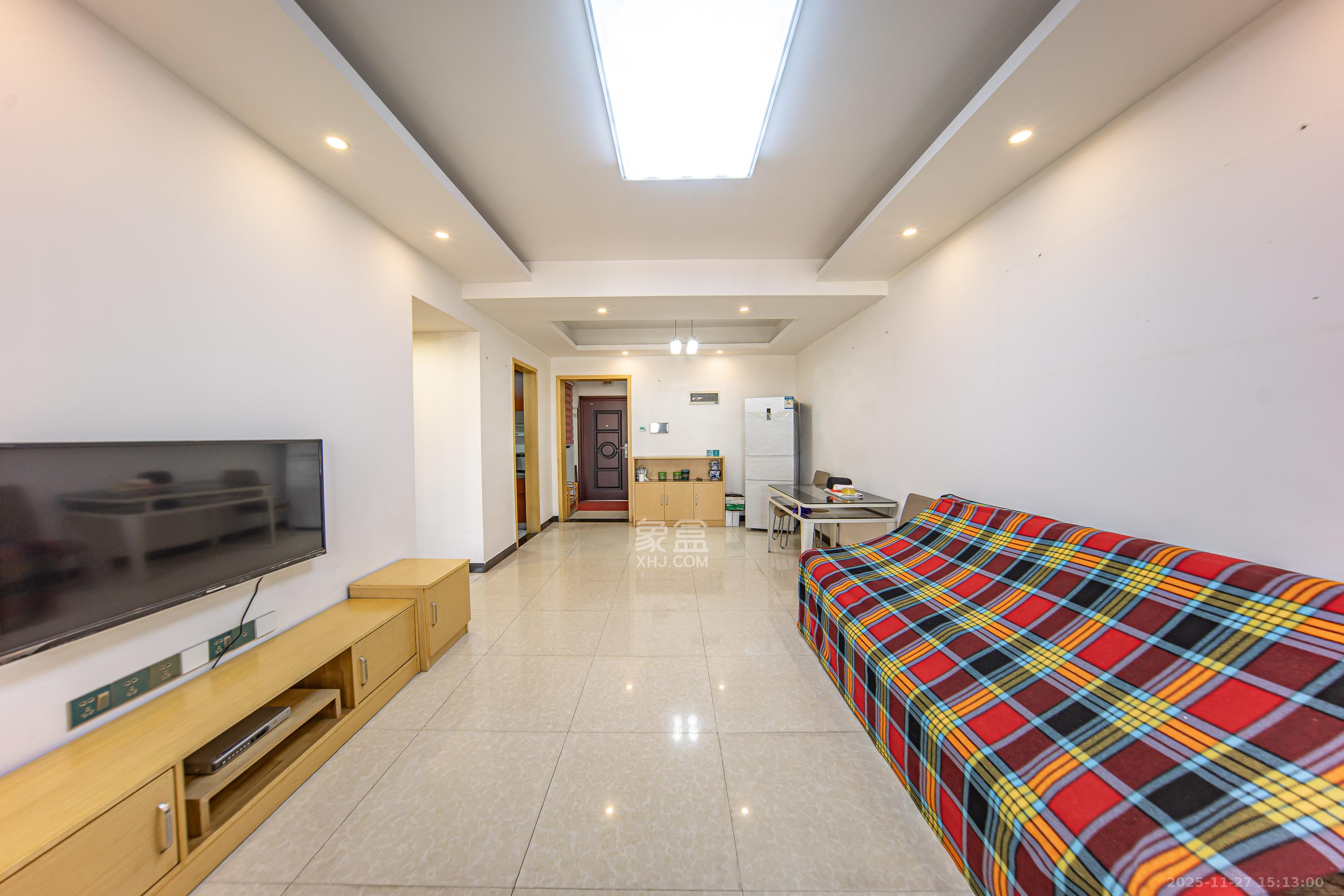 米兰春天 2室2厅1卫 40.0万 米兰春天 2室2厅1卫 40.0万客厅