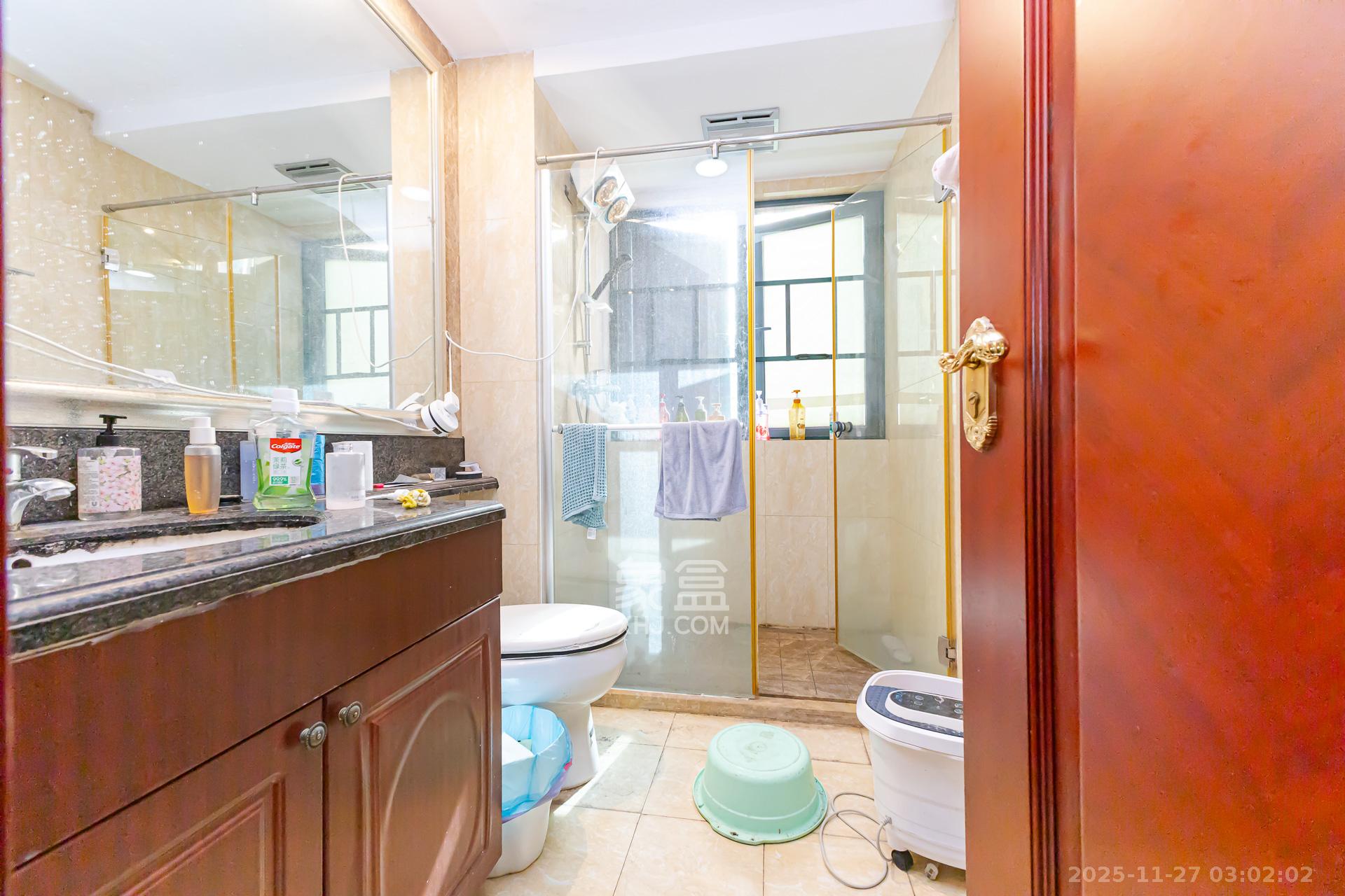 恒大名都 4室2厅4卫 140.0万 恒大名都 4室2厅4卫 140.0万卫生间