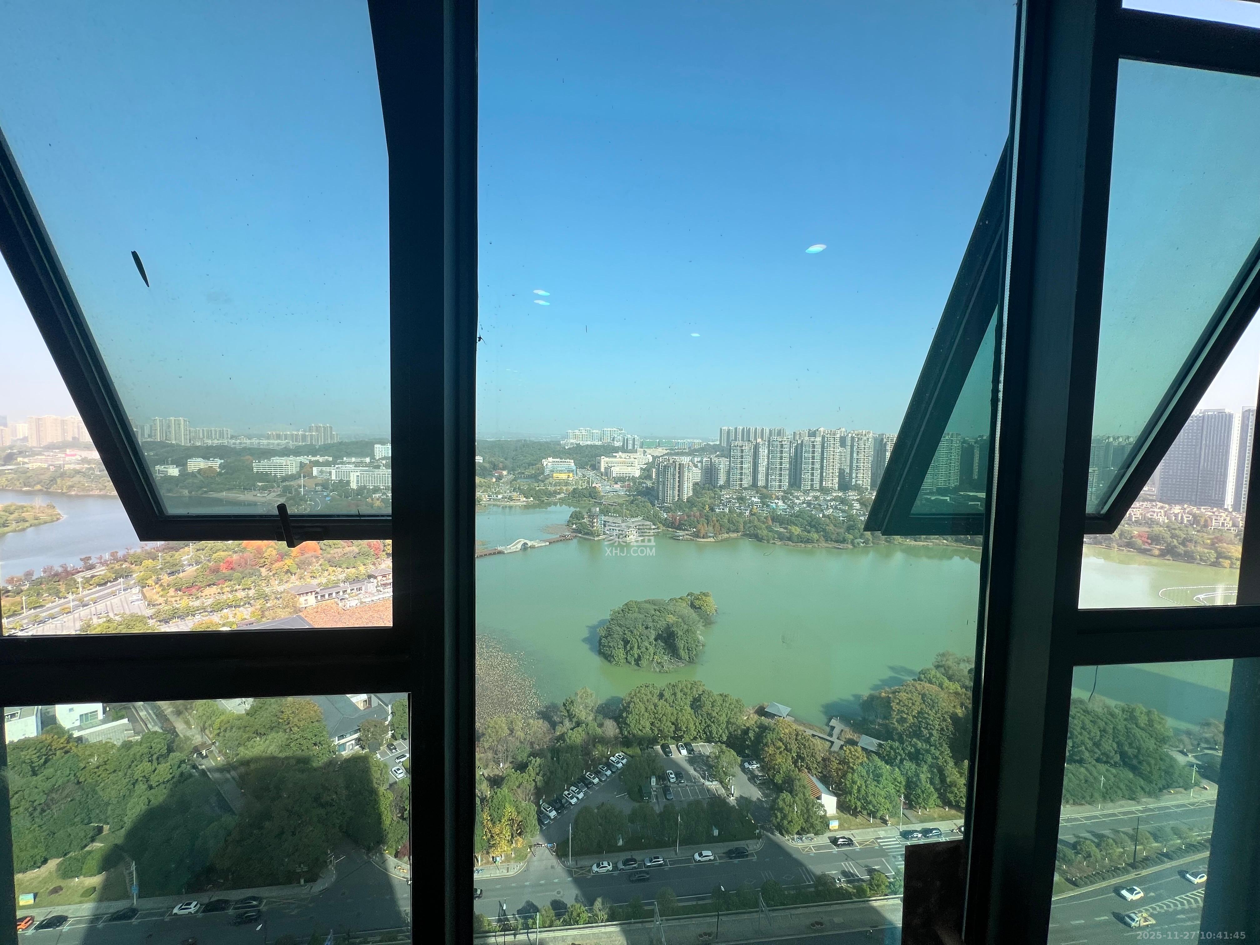 绿地V岛  1室0厅0卫    2600.0元/月室内图