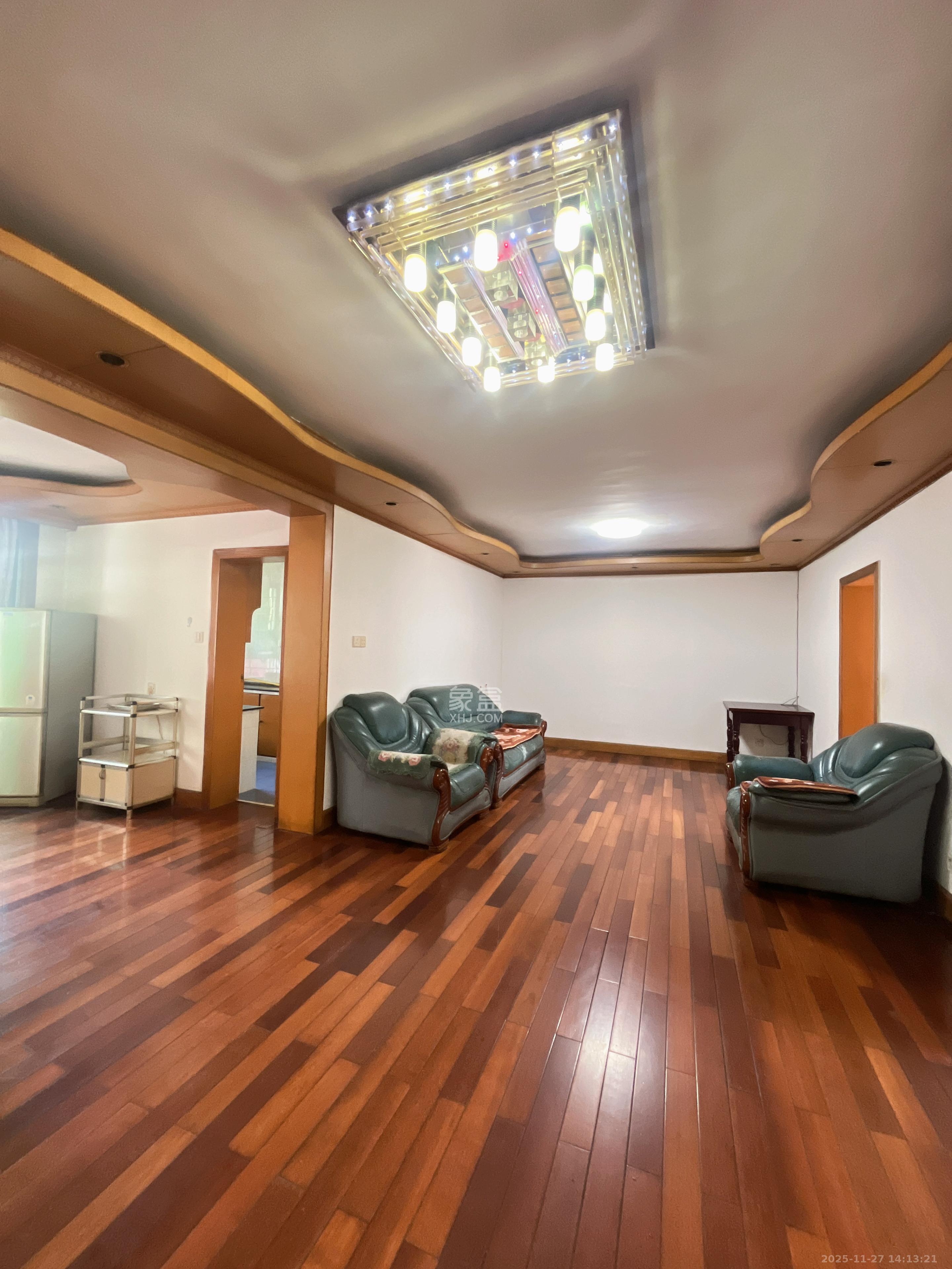 石油小区 3室2厅1卫 2100.0元/月 石油小区 3室2厅1卫 2100.0元/月室内图