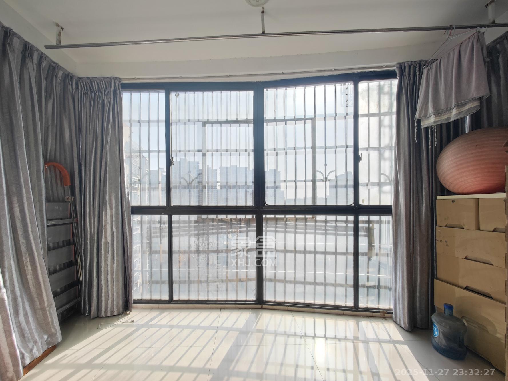 天赐良园 3室2厅2卫 95.0万 天赐良园 3室2厅2卫 95.0万阳台