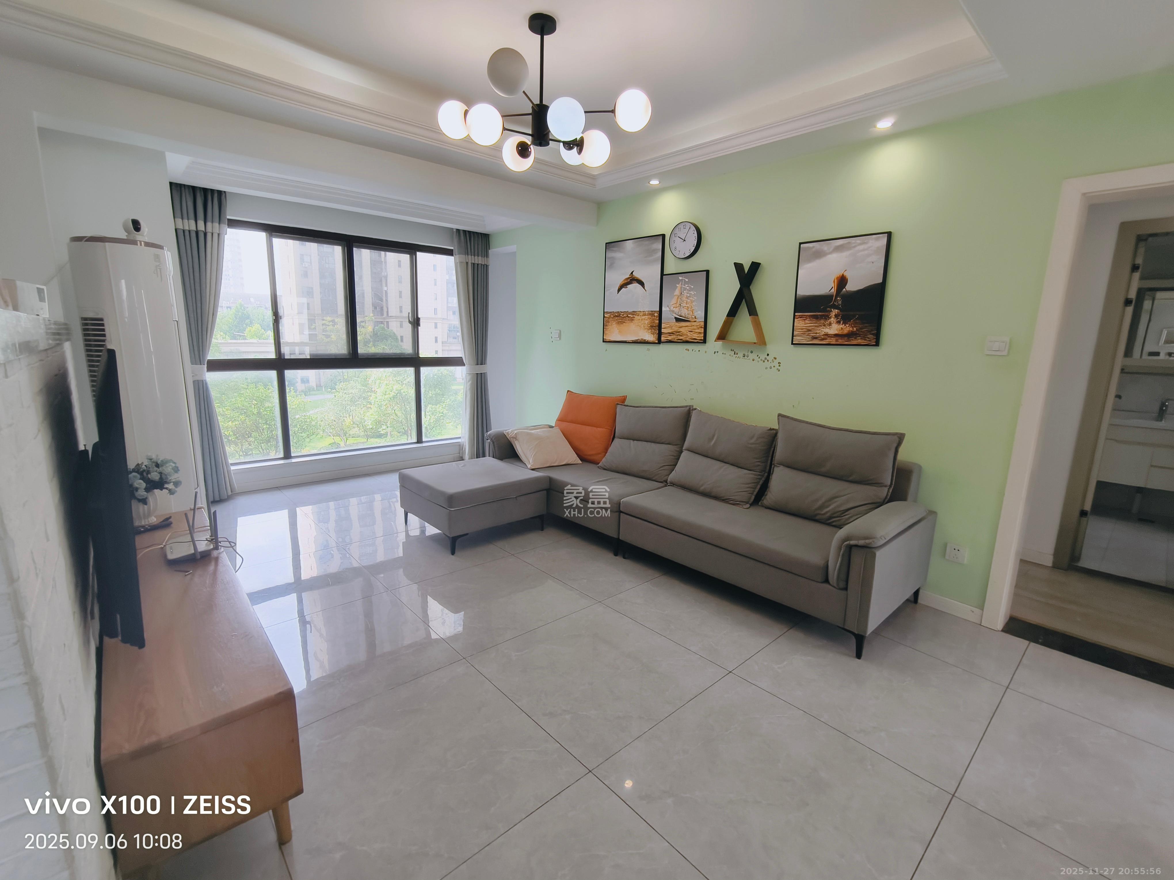 星湖湾二期高层  3室2厅2卫    2600.0元/月室内图