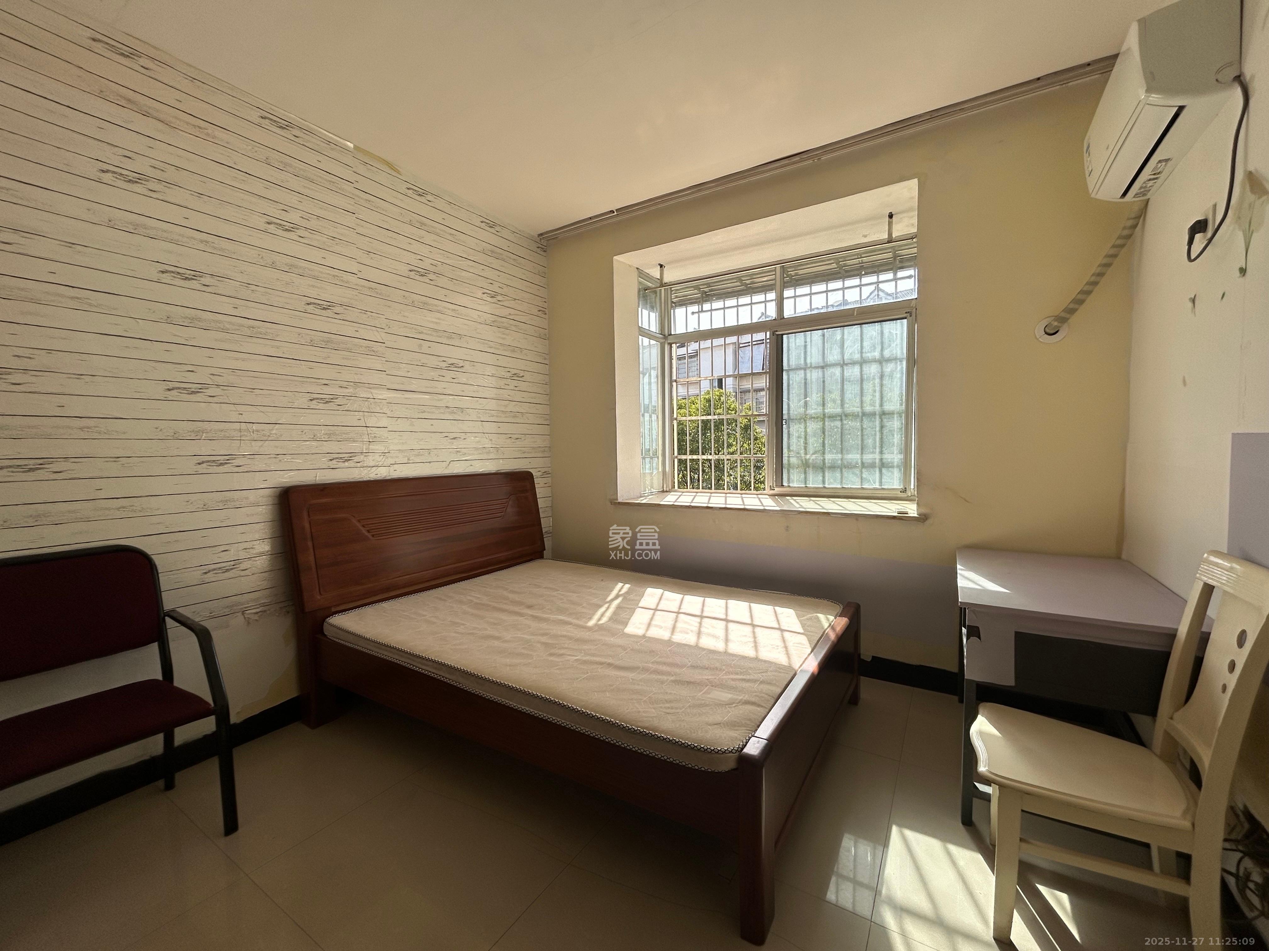 泉水塘小区  3室2厅1卫    1700.0元/月室内图