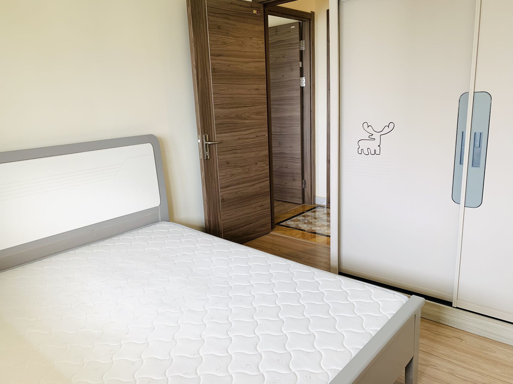 碧桂园梓山府 3室2厅2卫 2000.0元/月 碧桂园梓山府 3室2厅2卫 2000.0元/月室内图